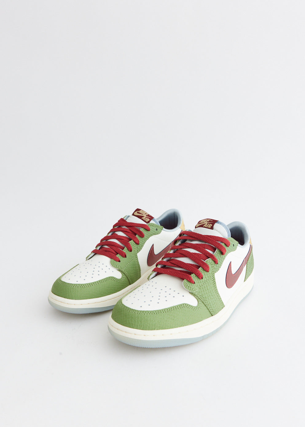 Air Jordan 1 Low OG 'Chinese New Year' Sneakers - Men's Basketball Shoes for Lunar New Year Celebrations & Streetwear Fashion