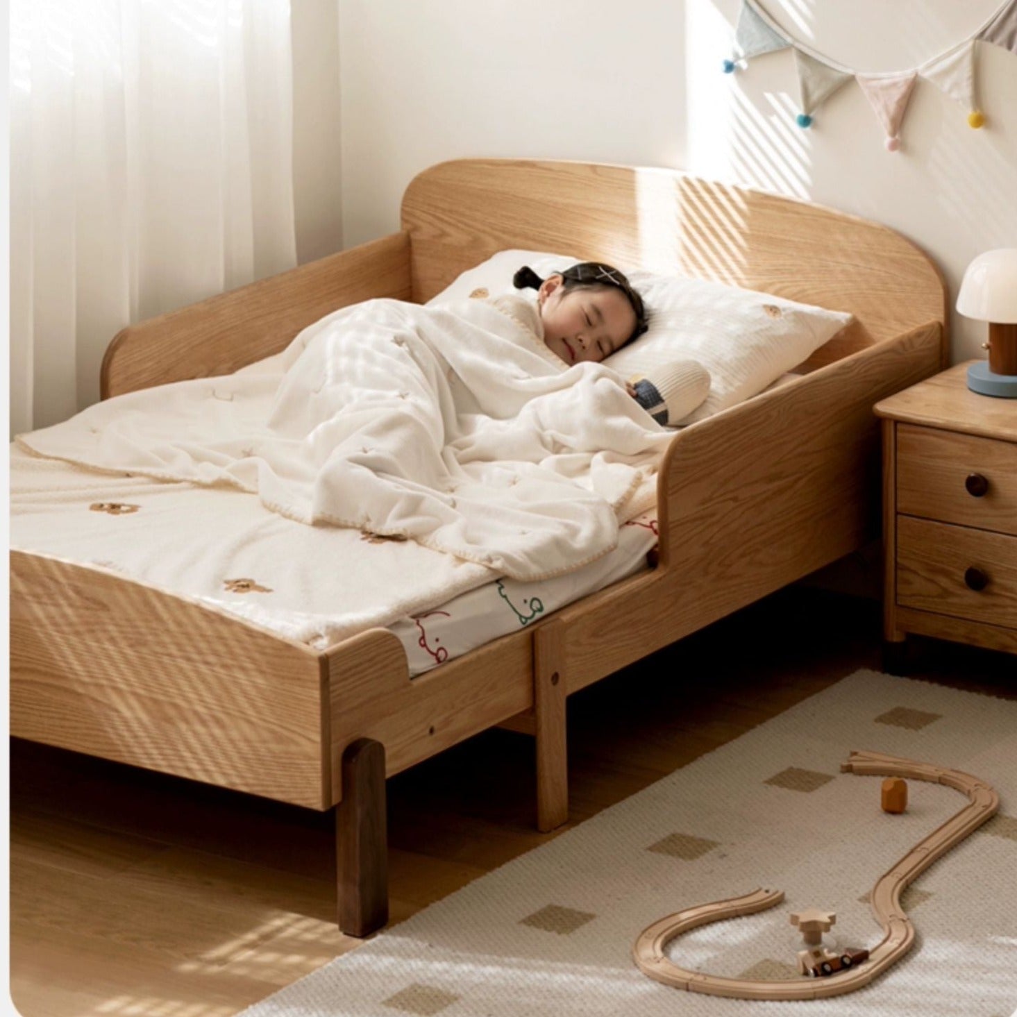 Expandable Solid Oak & Beech Wood Toddler Bed – Adjustable from 57in (145cm) to 80.7in (205cm) – Perfect for Growing Kids & Small Bedrooms