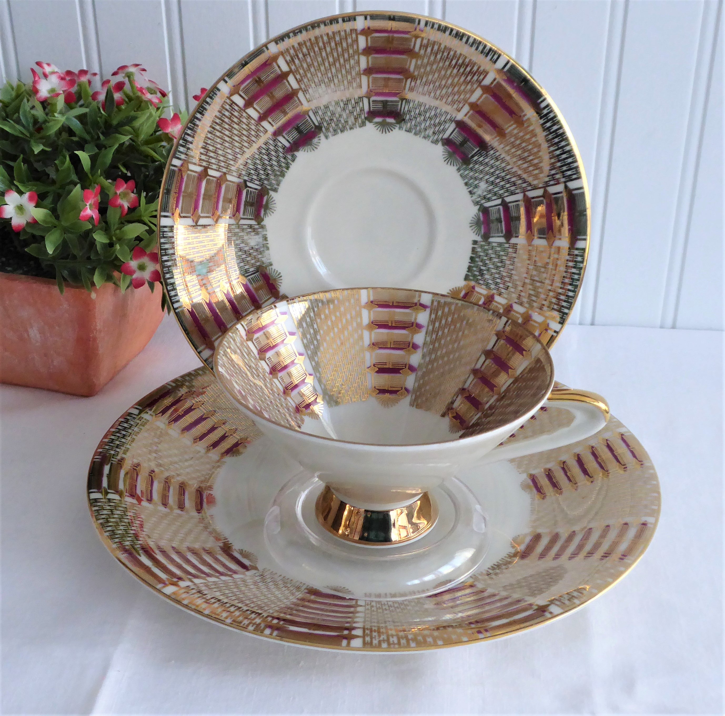 Vintage Art Deco Teacup Trio Set - Bavaria Gold Mesh & Magenta Martini Shape Cups from 1930s | Perfect for Afternoon Tea, Vintage Collection Display, and Art Deco Home Decor
