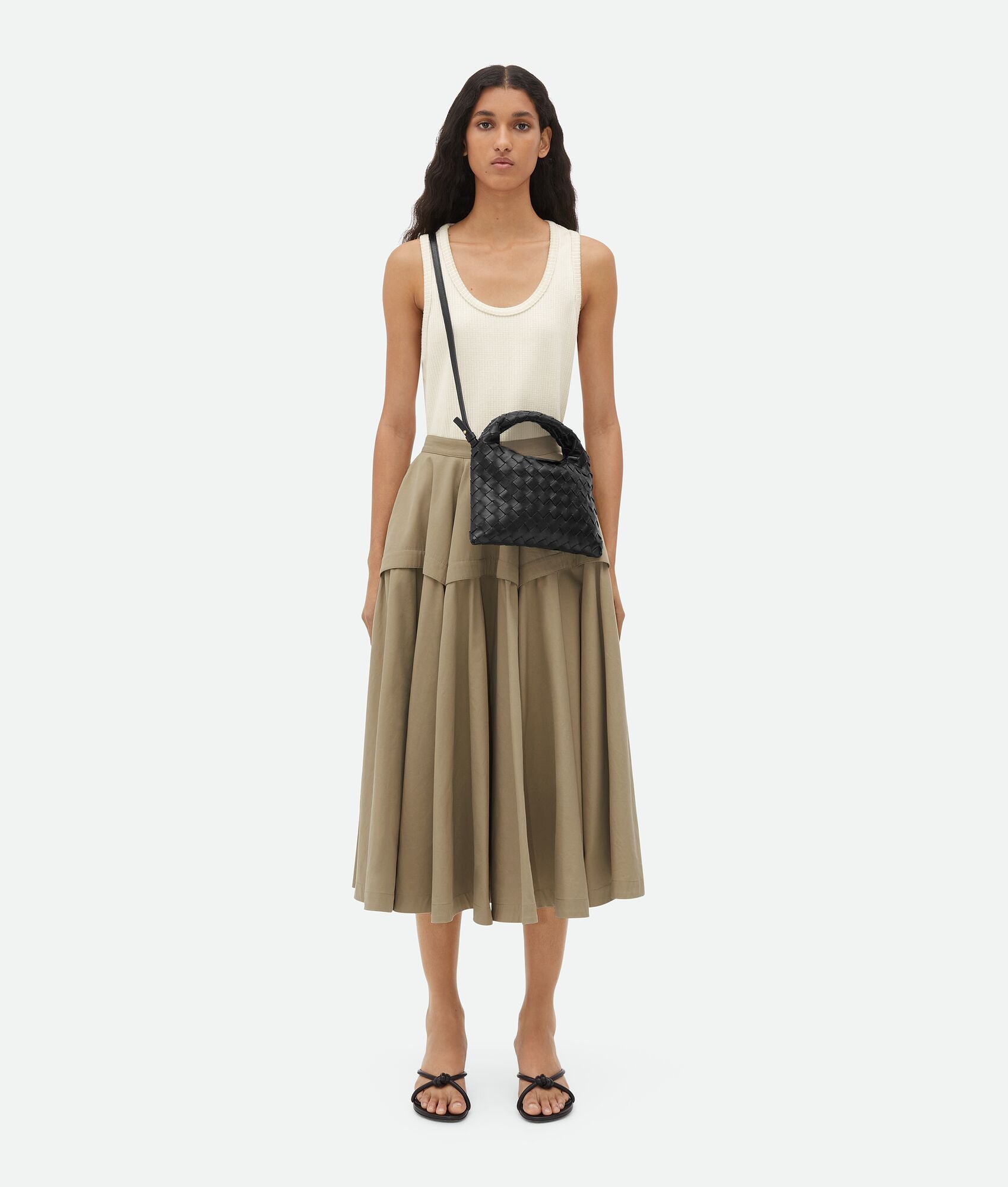 Bottega Veneta Hop Mini Crossbody Bag in Black | Luxury Leather Shoulder Bag for Women | Perfect for Everyday Use, Travel & Evening Out