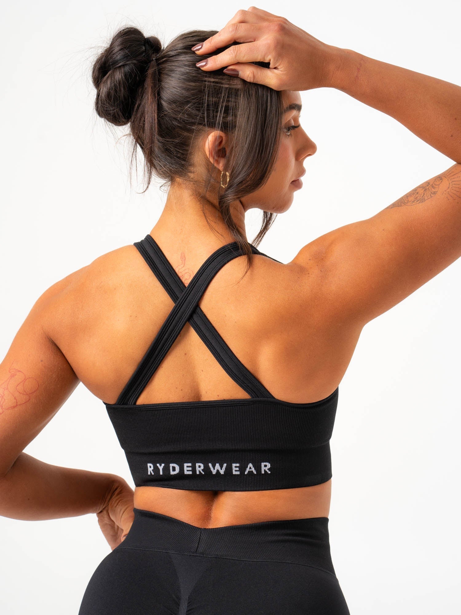 Seamless Cross Back Bra - Comfortable Wireless Support for Yoga, Workouts & Everyday Wear - Black
