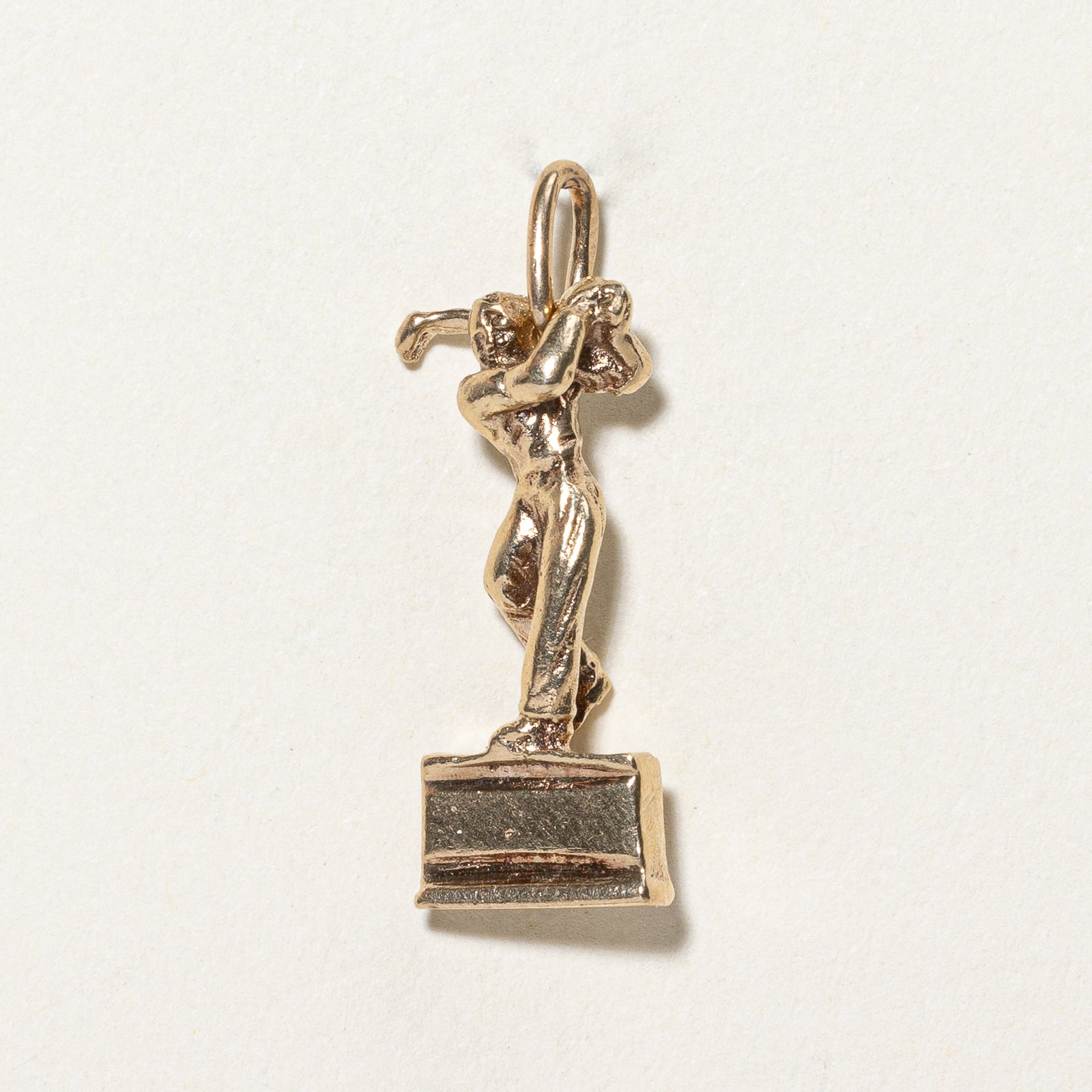 10K Yellow Gold Golfer Charm Pendant for Men & Women - Perfect Gift for Golf Lovers & Sports Enthusiasts - Ideal for Necklaces, Bracelets & Jewelry Making