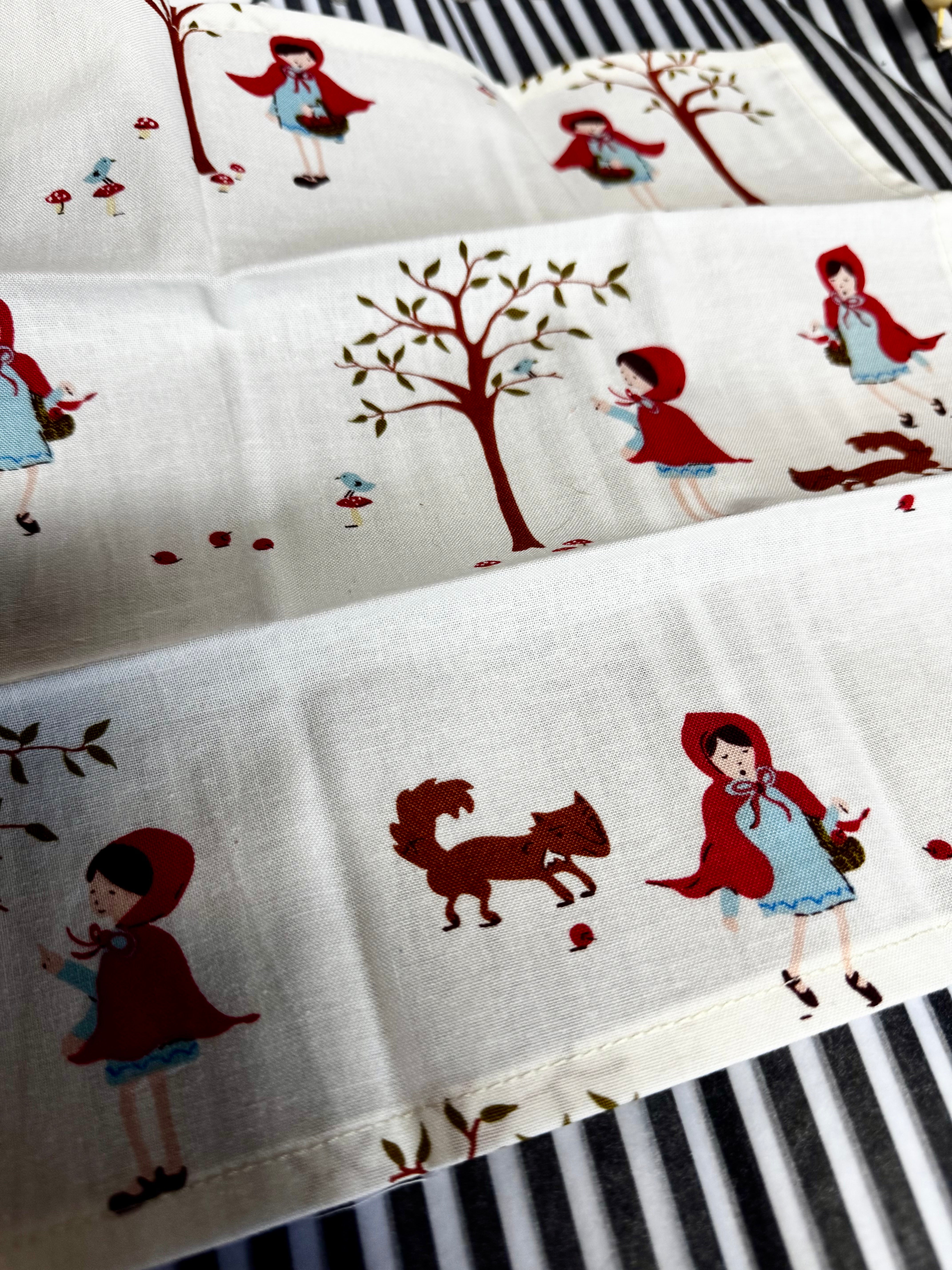 Red & the Wolf (L) - Classic Fairy Tale Costume for Halloween, Cosplay, and Themed Parties