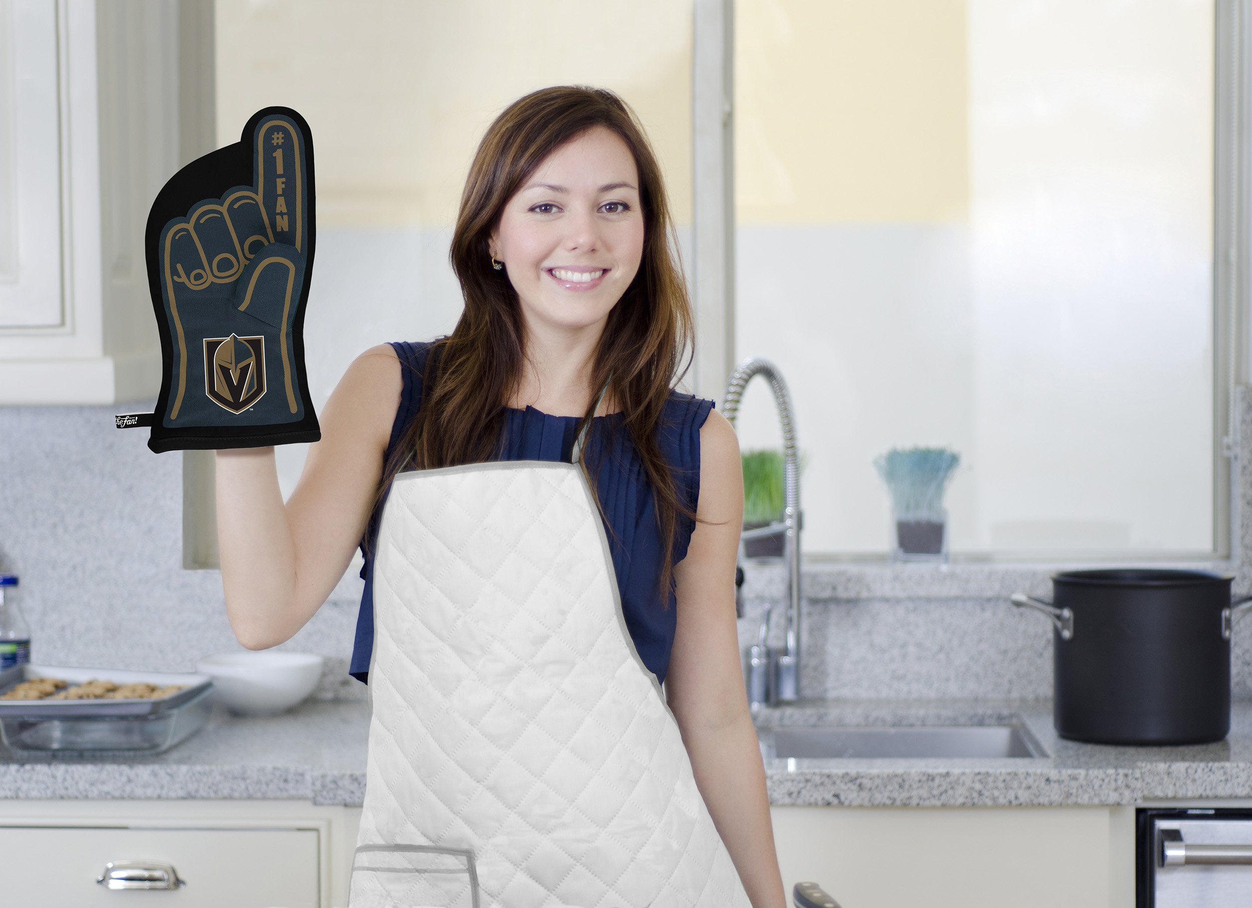 YouTheFan NHL #1 Oven Mitt - Officially Licensed Hockey Team Oven Glove for Kitchen Baking, Grilling & Cooking - Perfect for Game Day Snacks & Tailgating Parties