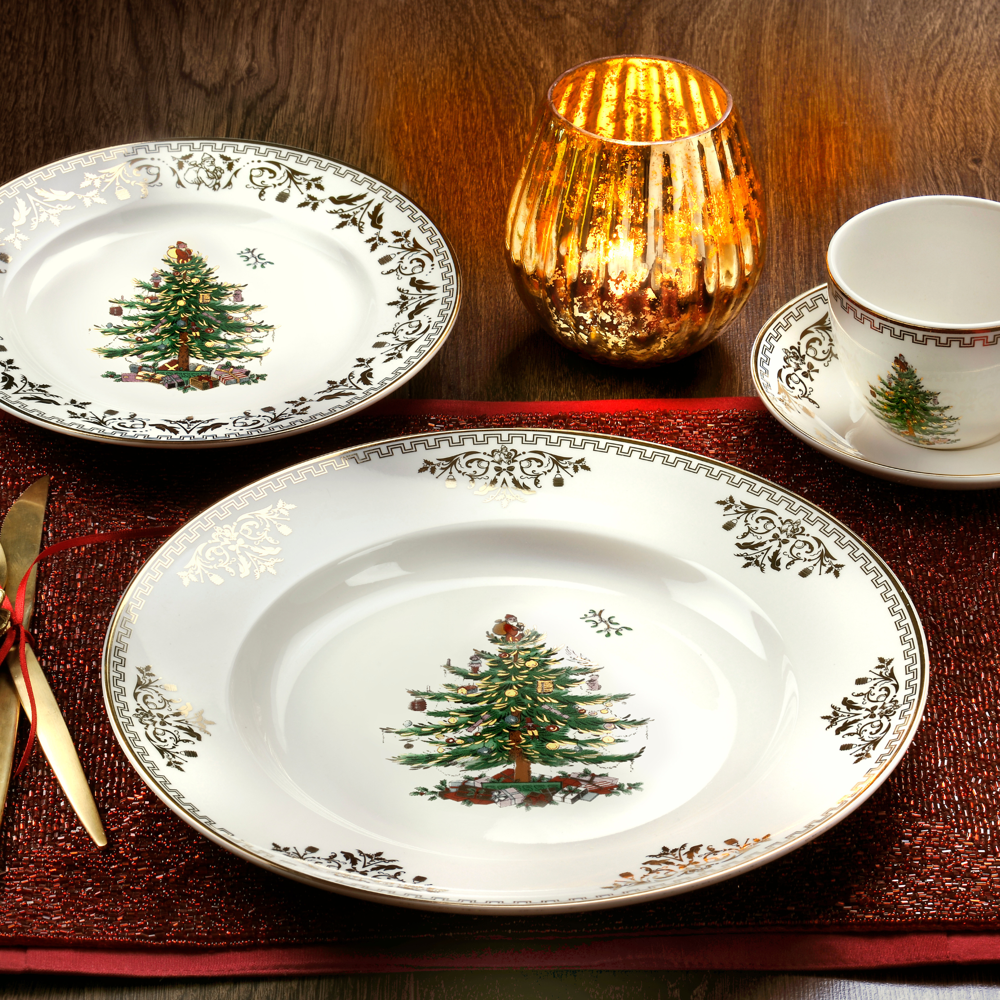 Luxury Gold Christmas Tree 4-Piece Place Setting Set - Elegant Dinnerware for Holiday Parties & Festive Gatherings