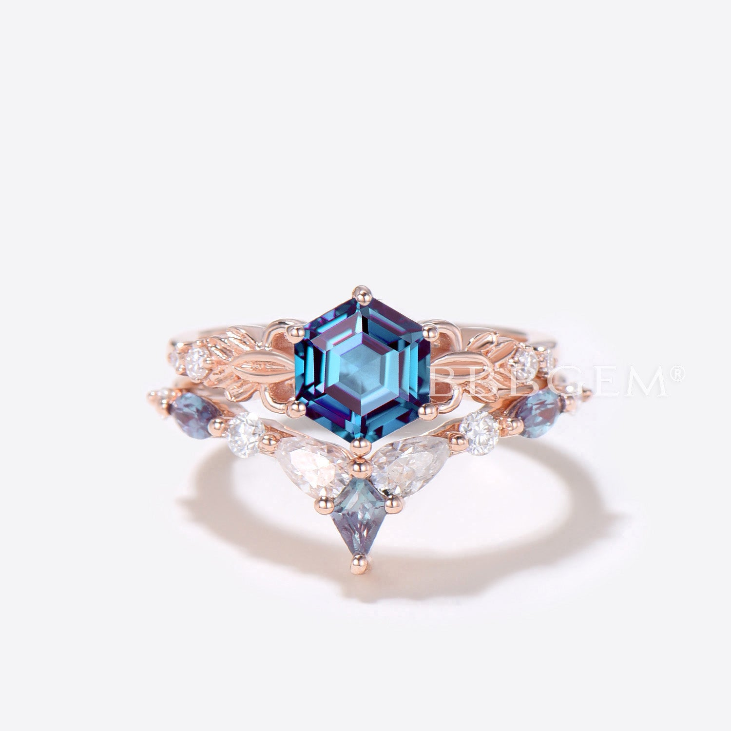 Hexagon Cut Alexandrite Leaf Engagement Ring & Wedding Band Set for Women - Perfect for Nature-Inspired Bridal Jewelry & Romantic Proposals