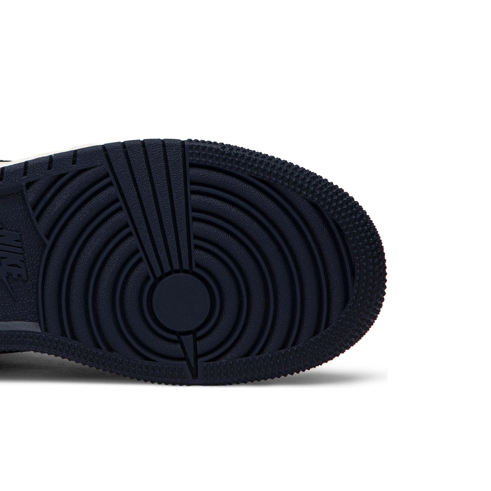 Air Jordan 1 Retro High 'Obsidian' GS Sneakers (2019 Release) - Classic Basketball Shoes for Women & Girls - Perfect for Streetwear, Casual Outfits & Sneaker Collectors