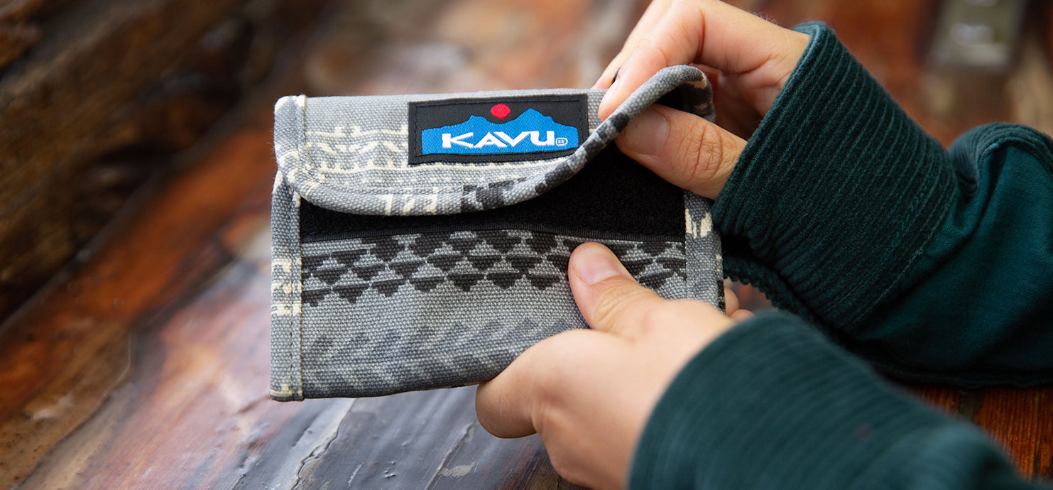 Wally Wallet - Slim RFID Blocking Minimalist Wallet for Men & Women | Perfect for Travel, Everyday Carry & Contactless Payment Protection