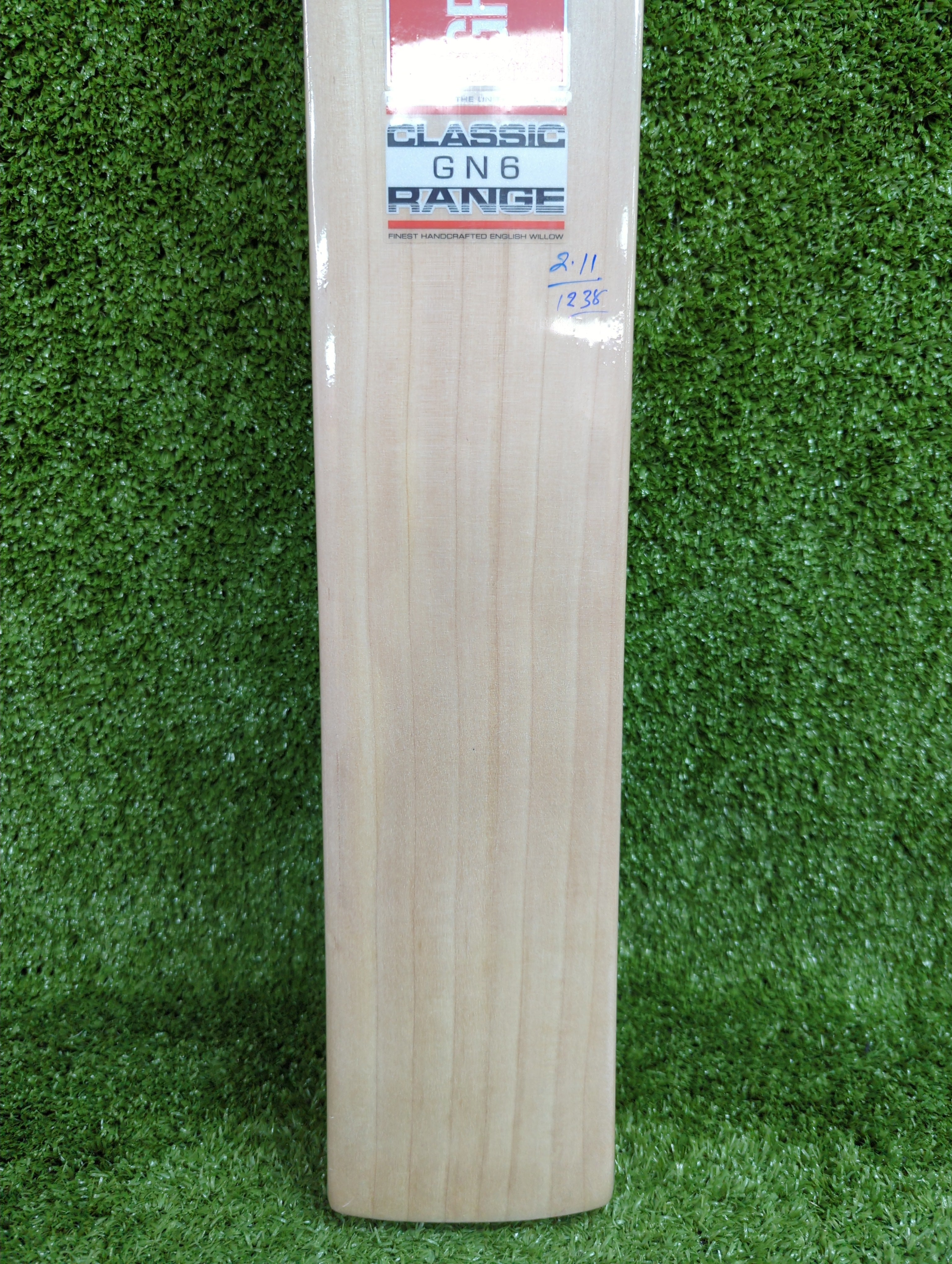 Gray Nicolls 6 Classic Range Adult English Willow Cricket Bat - Big Edge - Premium Cricket Equipment for Professional & Recreational Players - Perfect for Matches, Training & Backyard Practice
