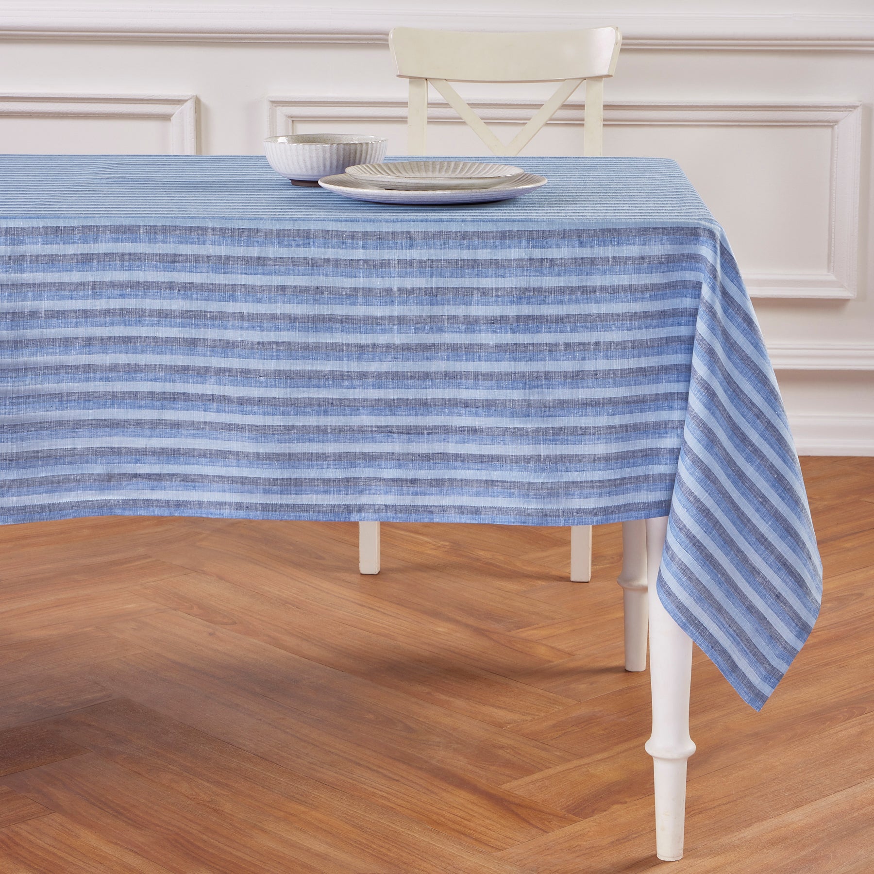 Stylish Bistro Stripe Tablecloth - Waterproof & Washable Rectangular Table Cover for Outdoor Dining, Picnics, and Restaurant Decor