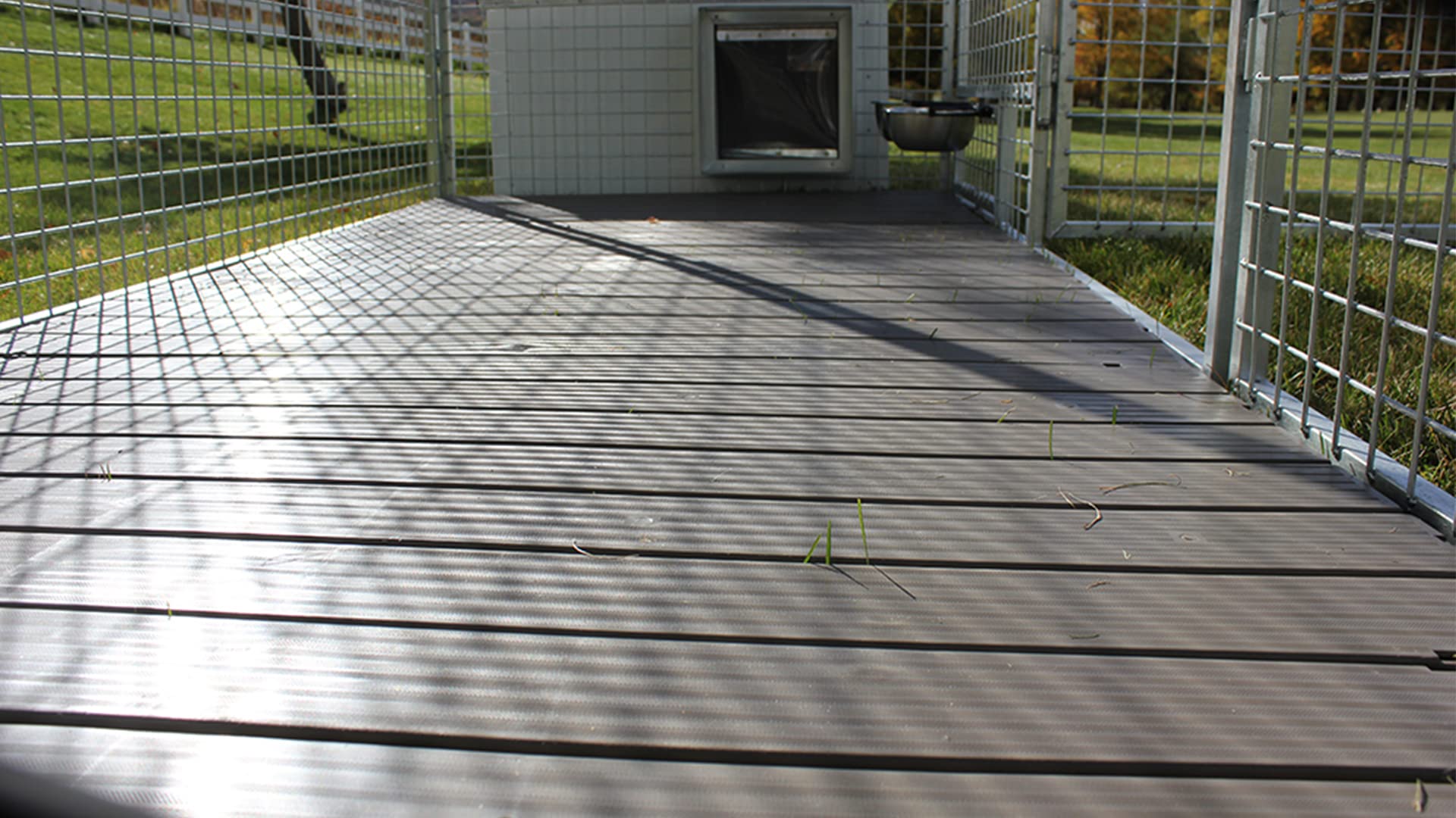 8' x 8' Heavy Duty Raised Dog Kennel Flooring - Durable Outdoor Pet Run Mat for Large Dogs - Perfect for Backyard, Kennel, and Dog Park Use