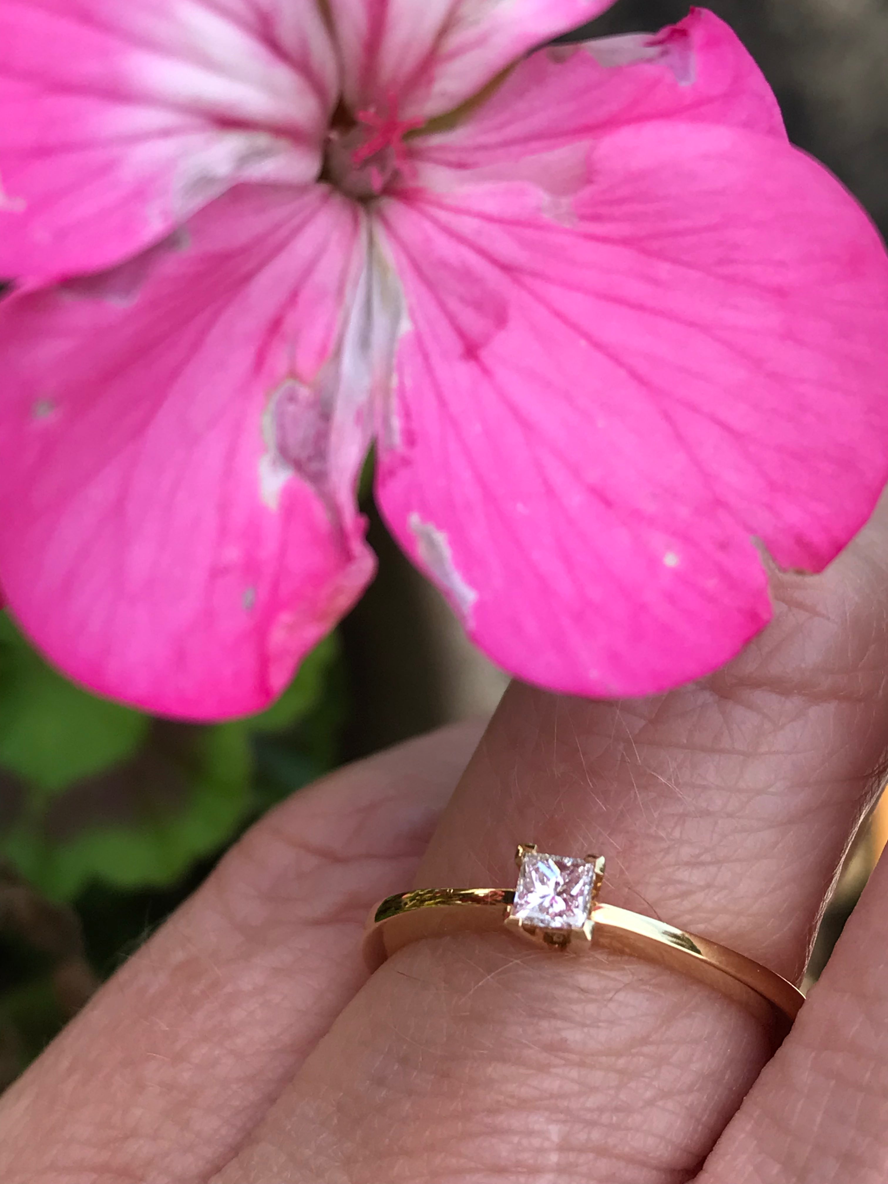 18ct Gold Princess Cut 0.15ct Natural Diamond Ring - Size M - Elegant Engagement & Wedding Jewelry for Women