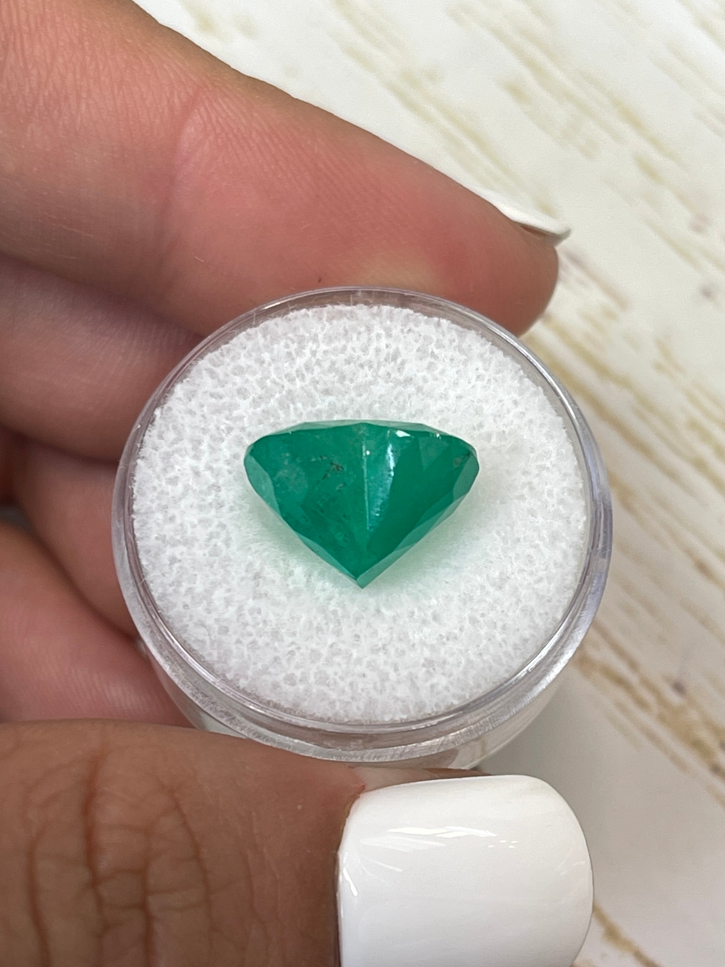 7.68 Carat 12x13.5mm Natural Colombian Emerald Heart Cut Loose Gemstone - Forest Green Color for Jewelry Making, Engagement Rings & Collector's Items