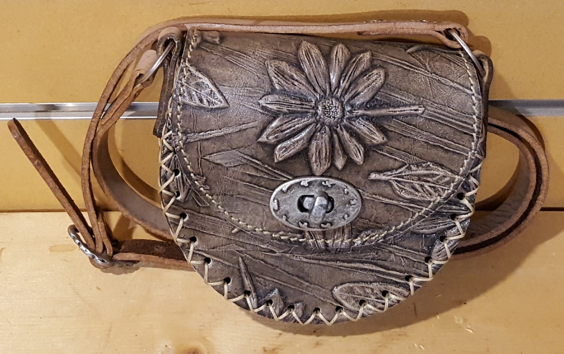 Mini Hand-Stitched Edelweiss Leather Handbag for Women - Elegant Crossbody Purse for Daily Use, Travel & Special Occasions