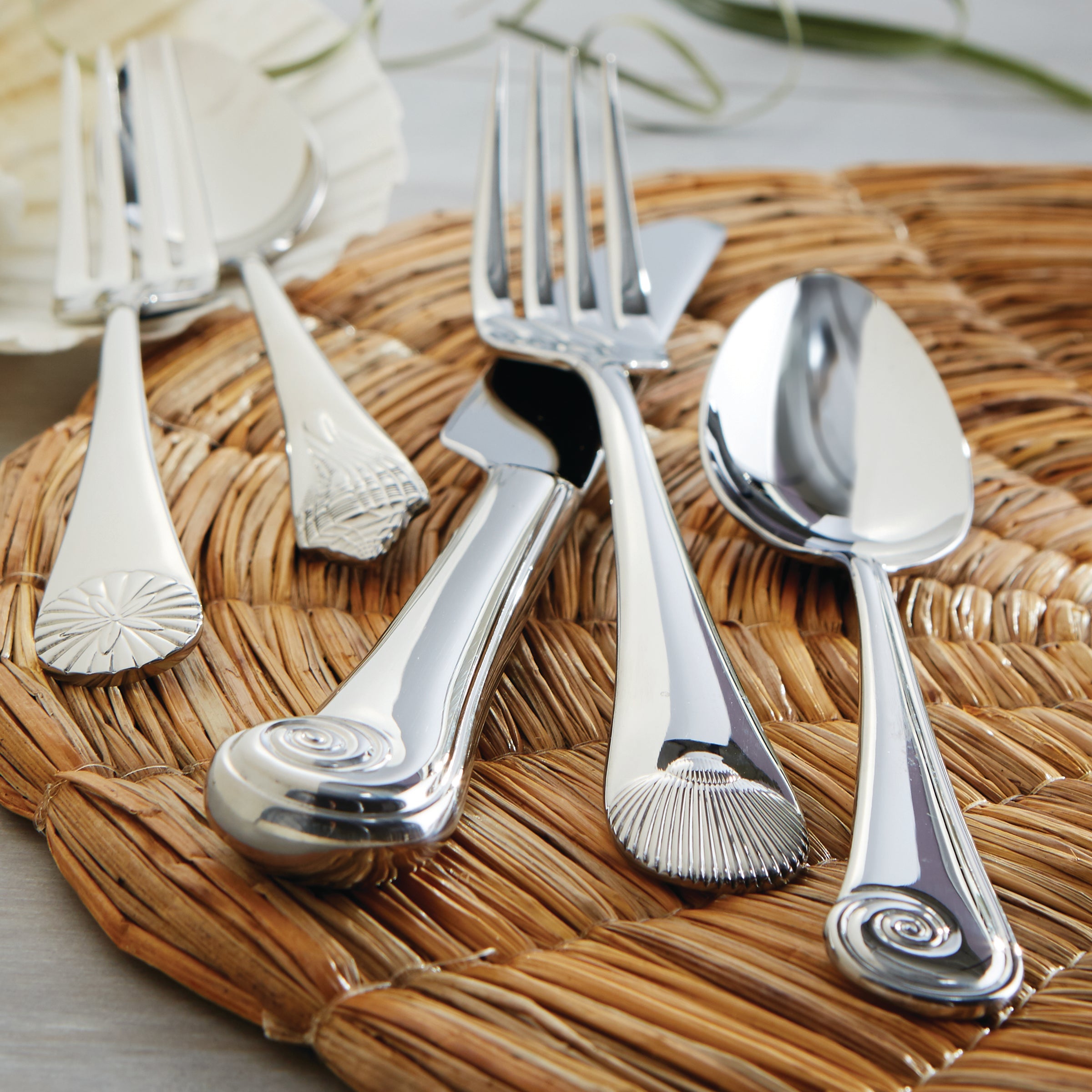 5-Piece Sea Shell Dinnerware Set - Elegant Beach-Themed Tableware for Coastal Dining & Entertaining