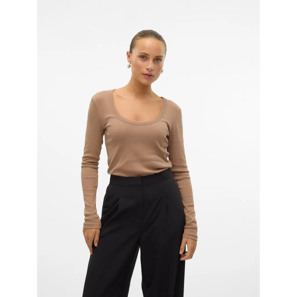 Vero Moda Women's Cotton Scoop Neck Basic T-Shirt - Soft Casual Tee for Everyday Wear, Layering & Outfit Styling