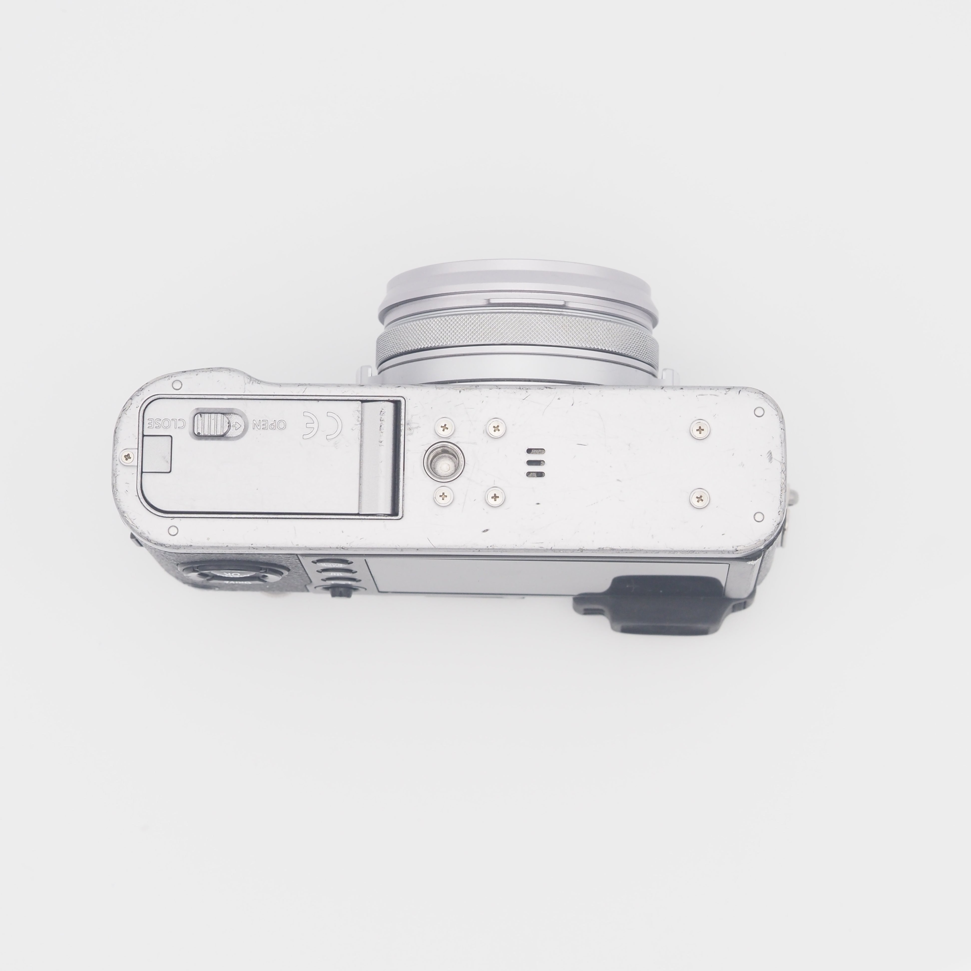 FUJIFILM X100F Digital Camera 24.3MP APS-C Sensor - Silver (Used/Pre-Owned) | Compact Travel & Street Photography Camera for Professionals & Enthusiasts
