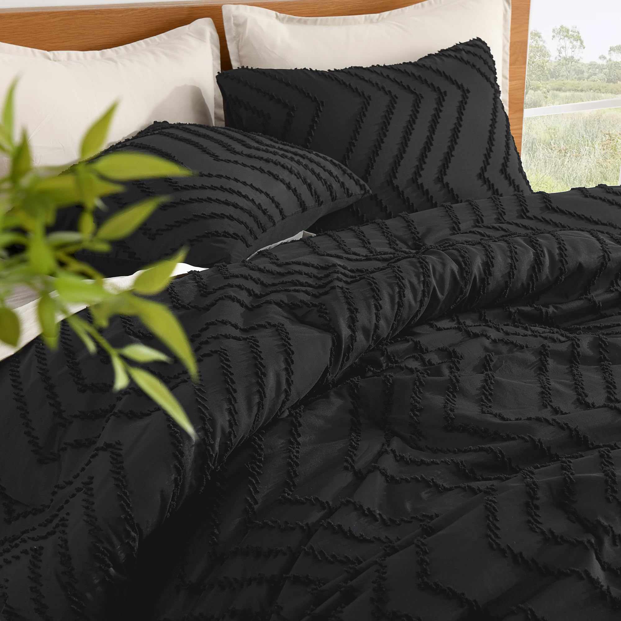 Premium Black Full Comforter Set - Lightweight Fluffy Down Alternative Bedding with 2 Pillow Shams (79x90 Inches) | Soft & Breathable All-Season Comforter for Bedroom, Guest Room & Dorm | Perfect Gift Choice for Housewarming & Holidays