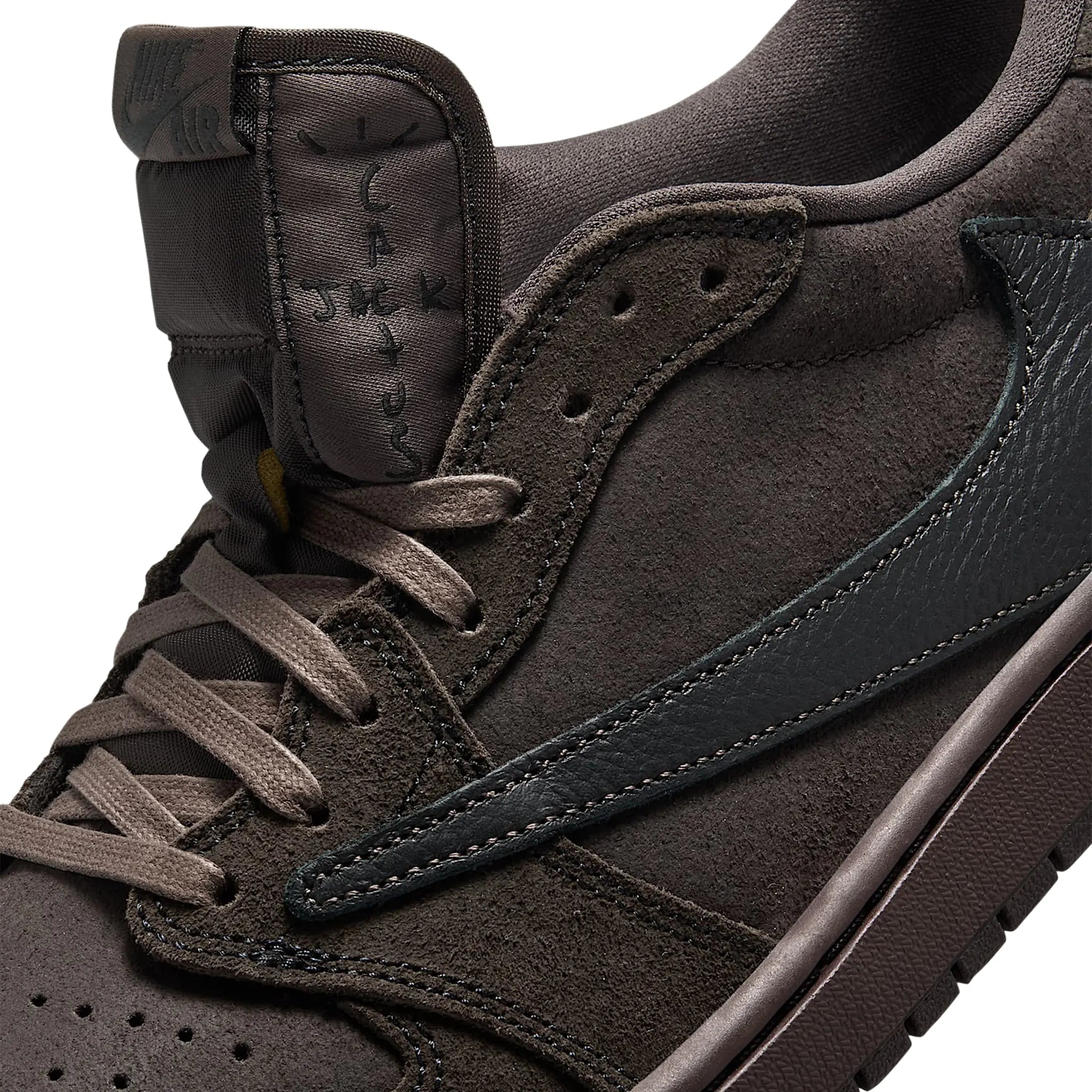 Travis Scott x Air Jordan 1 Low OG SP Velvet Brown Sneakers - Limited Edition Retro Basketball Shoes for Men - Perfect for Streetwear, Sneaker Collecting & Casual Fashion