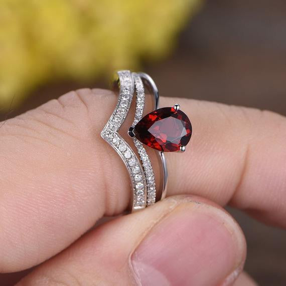1.1 Carat Pear Shaped Garnet & Diamond Engagement Ring Wedding Set in 14K White Gold with Curved V Matching Band - Perfect for Proposals, Anniversaries & Bridal Jewelry