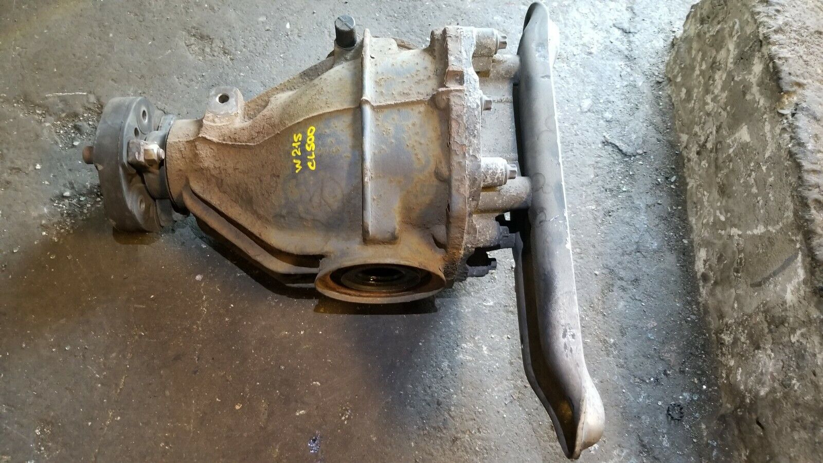 2002-2006 Mercedes CL500 W215 OEM Rear Differential Carrier Assembly - Perfect for Drivetrain Repair & Performance Upgrades