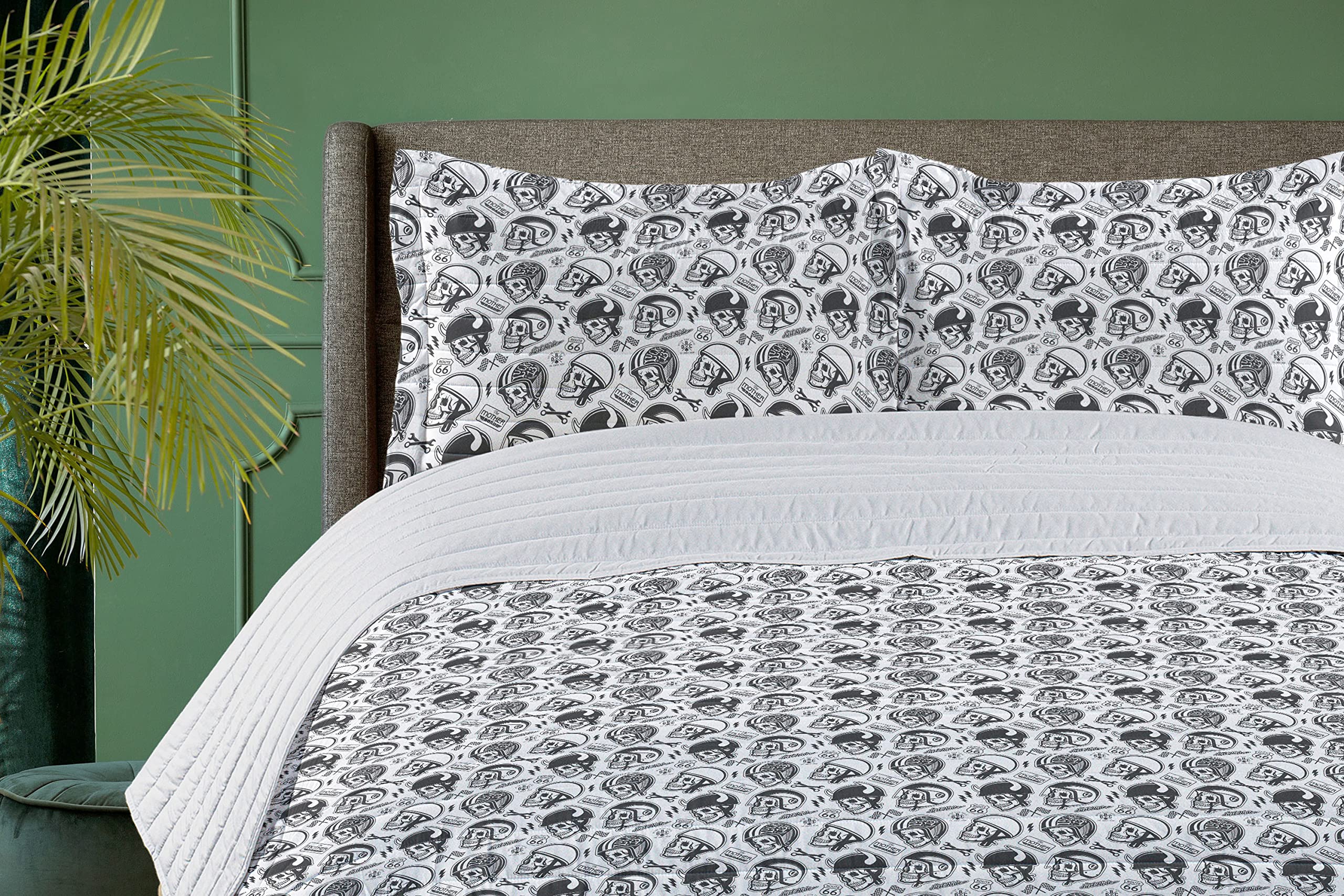 Ambesonne Men's Microfiber Bedspread Set - Grey Skull Biker Design, Soft Comforter with Pillow Shams, King Size Charcoal Grey & White | Perfect for Motorcycle Enthusiasts, Man Caves & Biker Themed Bedrooms