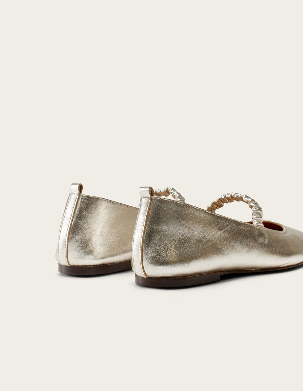 Ballerines Serra Silver Pleated Leather Flats - Elegant Women's Shoes for Office, Party & Casual Wear