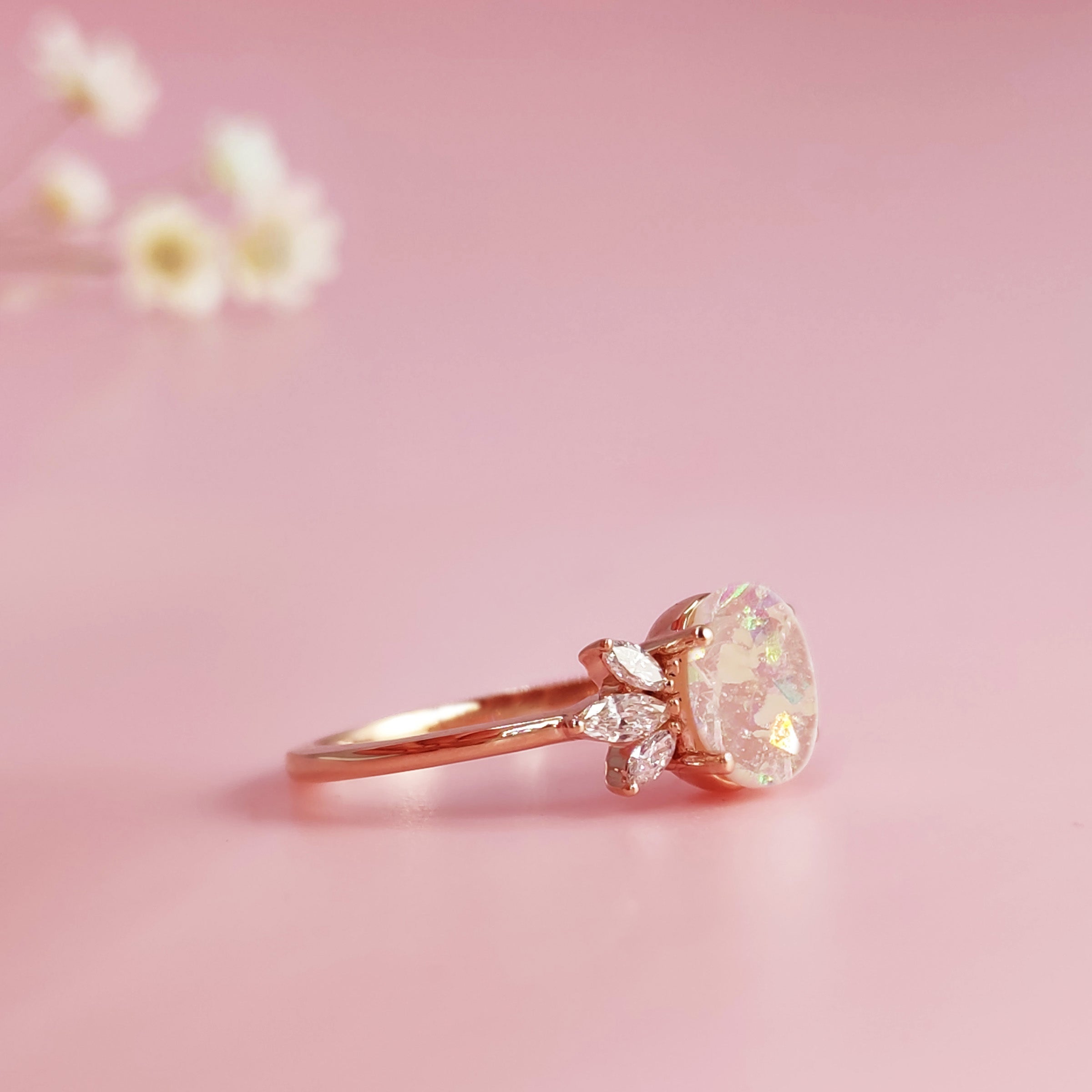 Radiant Memories Ashes Ring - Elegant Memorial Jewelry for Loved Ones - Perfect for Remembrance, Funerals & Keepsakes