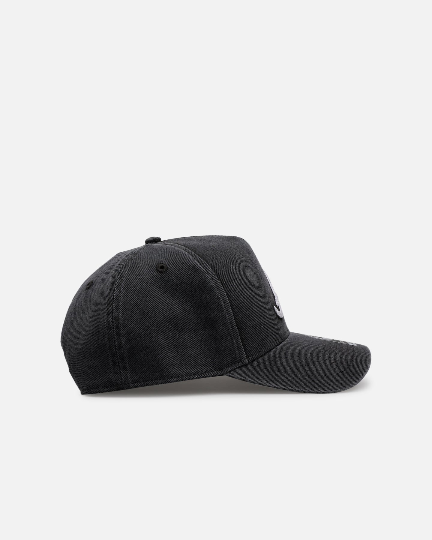 47 Brand Atlanta Braves 'Washed Black' Snapback Hat - Adjustable Baseball Cap for Men & Women - Perfect for Sports Games, Casual Wear & Fan Collections