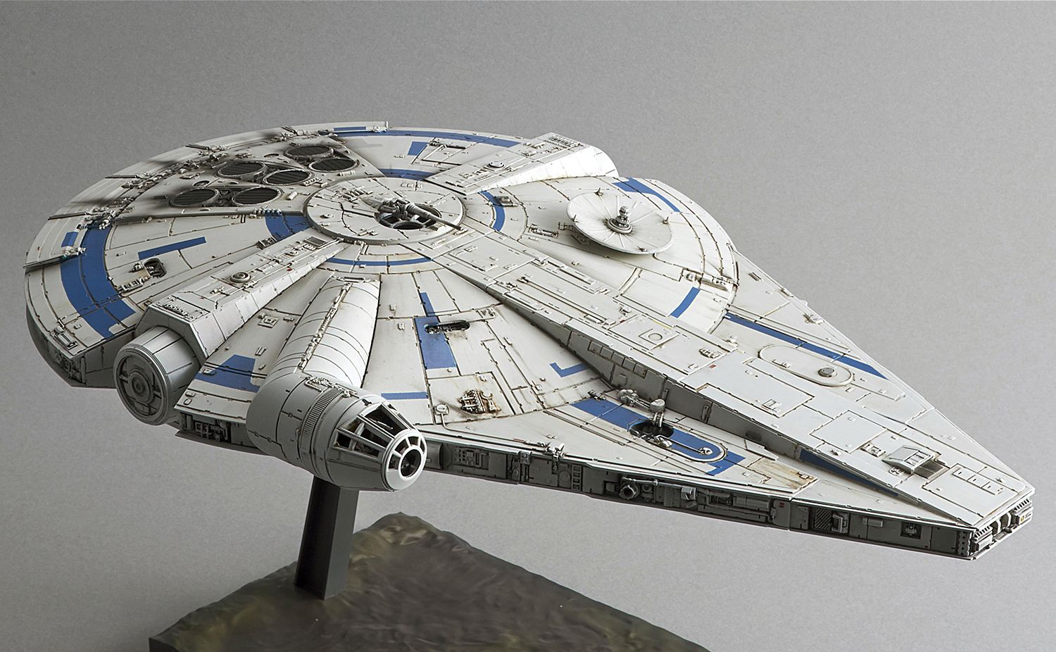 Bandai Star Wars Millennium Falcon Model Kit - Lando Calrissian Version | Solo: A Star Wars Story | DIY Building Kit for Collectors & Fans | Perfect for Display & Gifts