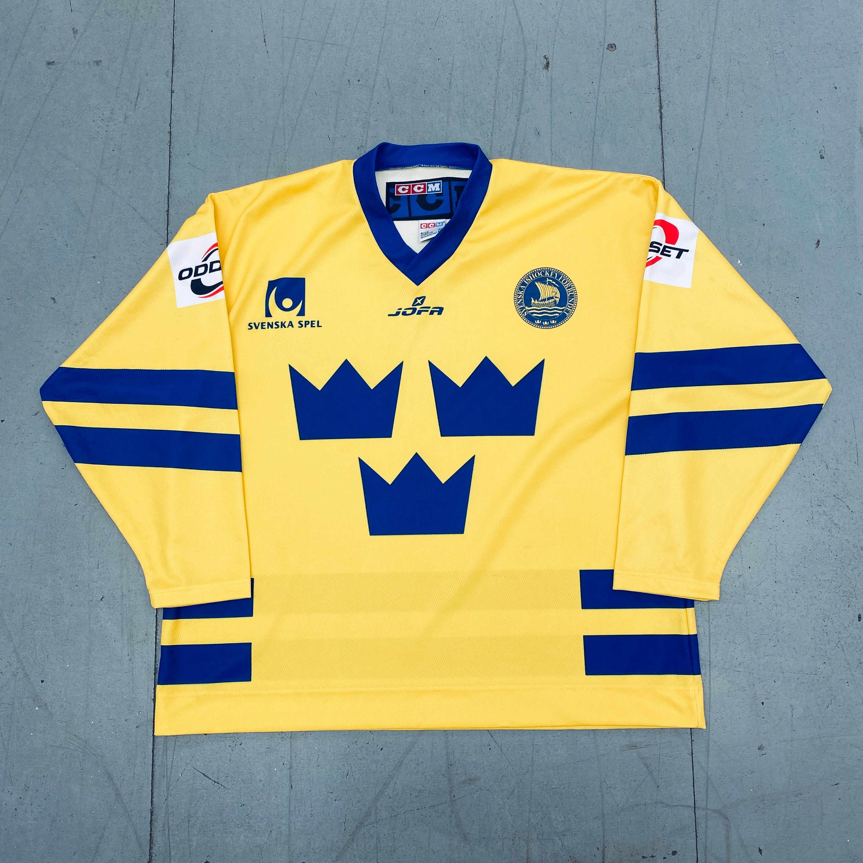Authentic 1998 CCM Team Sweden Hockey Jersey (Size S) – Vintage NHL Fan Gear for Games & Collectors