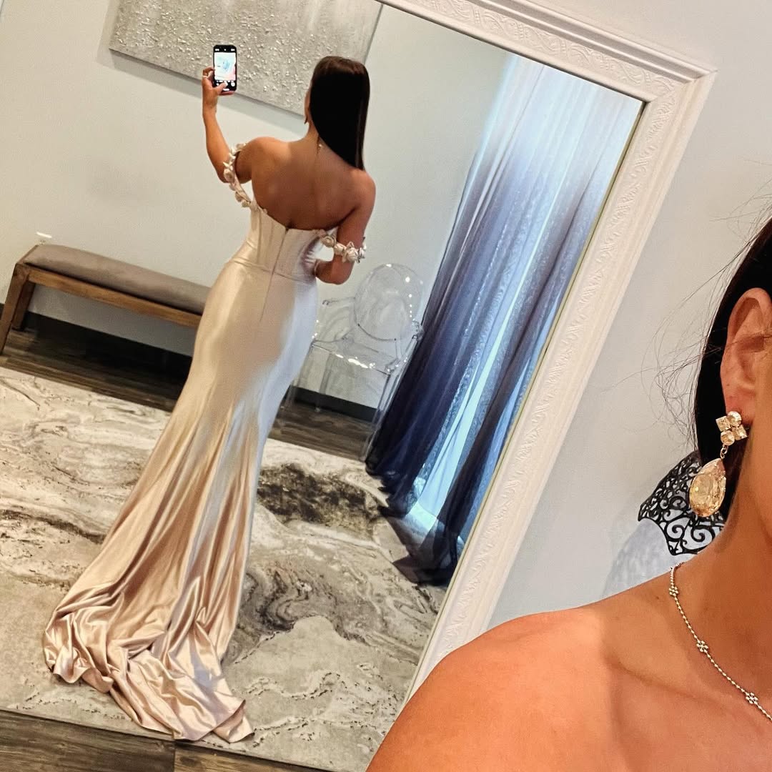 Elegant Off-The-Shoulder Mermaid Prom Dress for Women - Formal Evening Gown J5544 | Perfect for Homecoming, Prom Night & Special Occasions