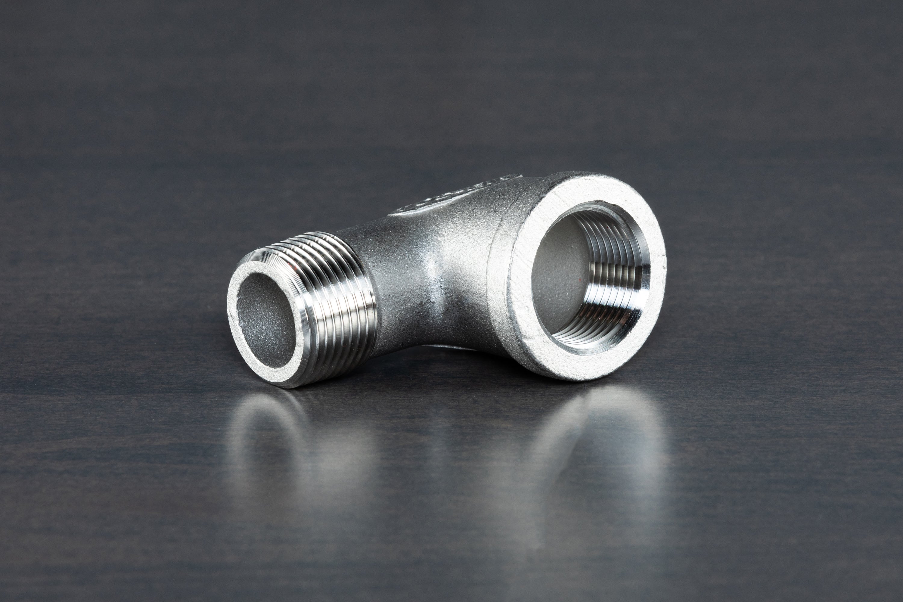 Stainless Steel BSPT 90 Degree Elbow Fitting - High Pressure Pipe Connector for Plumbing, Hydraulic Systems & Industrial Applications