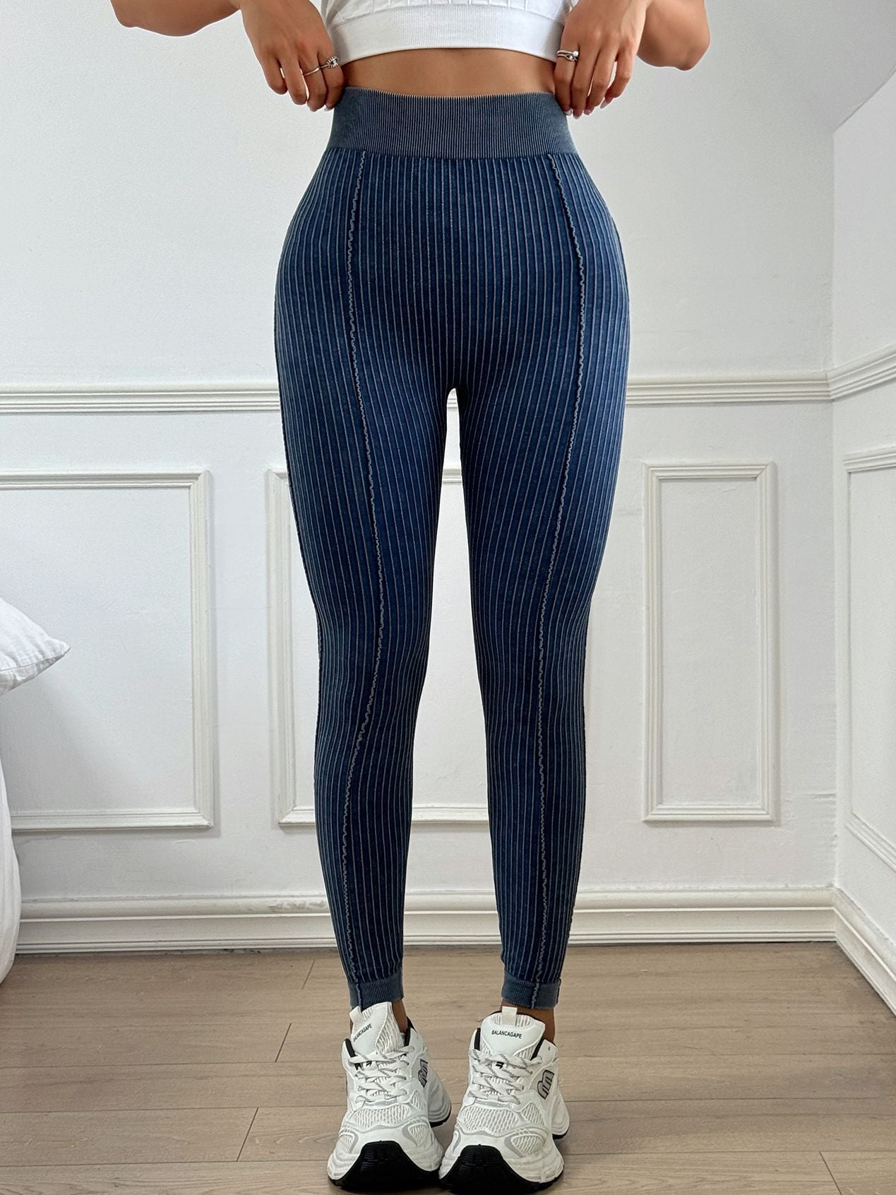 ZASUWA Women's V-Shaped Waist Ribbed High Waisted Butt Lifting Scrunch Leggings - Perfect for Yoga, Workouts & Everyday Wear