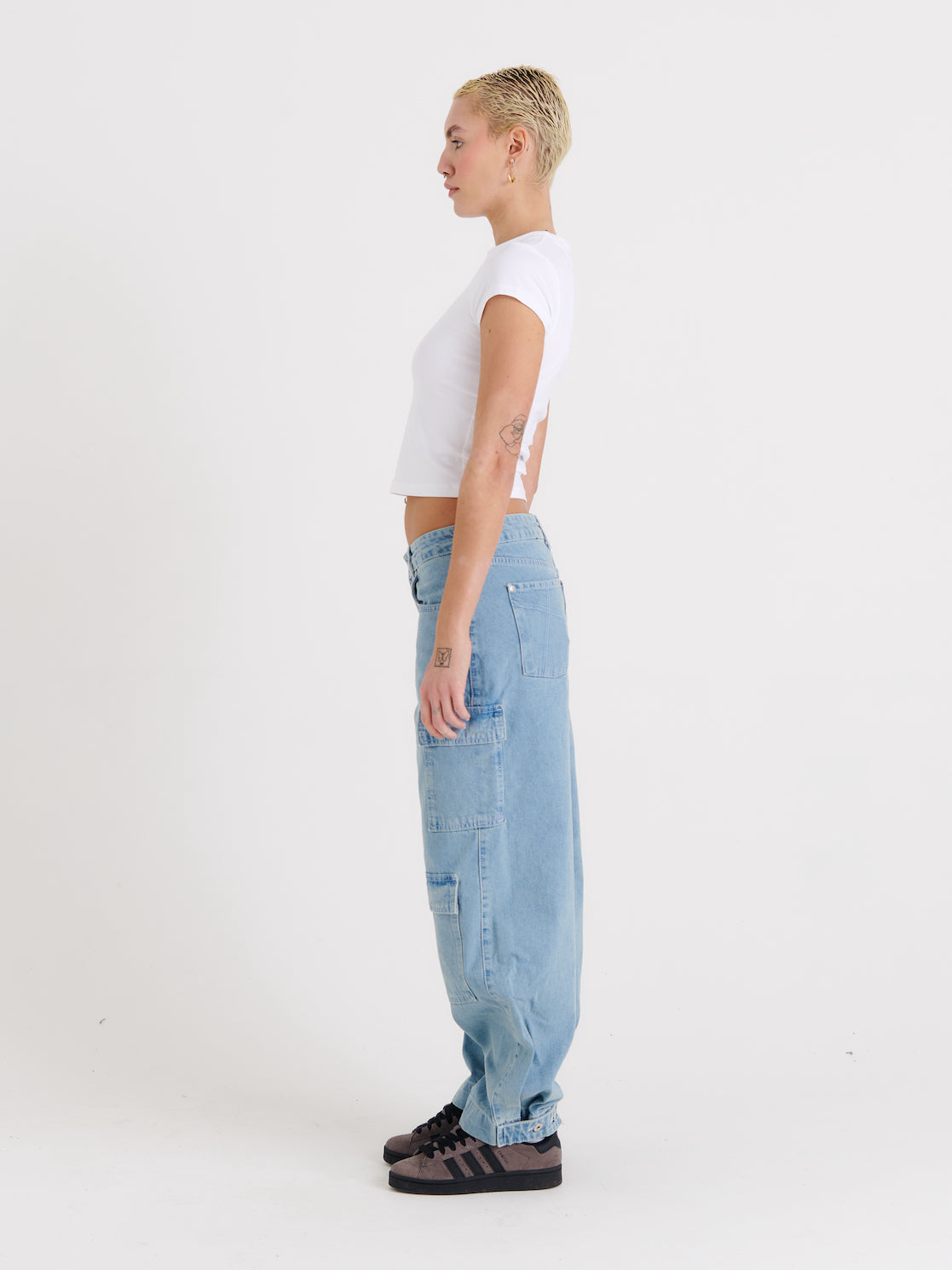 Stylish Light Blue Balloon Jeans for Women - Trendy High Waist Loose Fit Denim Pants - Perfect for Casual Outings, Streetwear & Vintage Fashion Looks