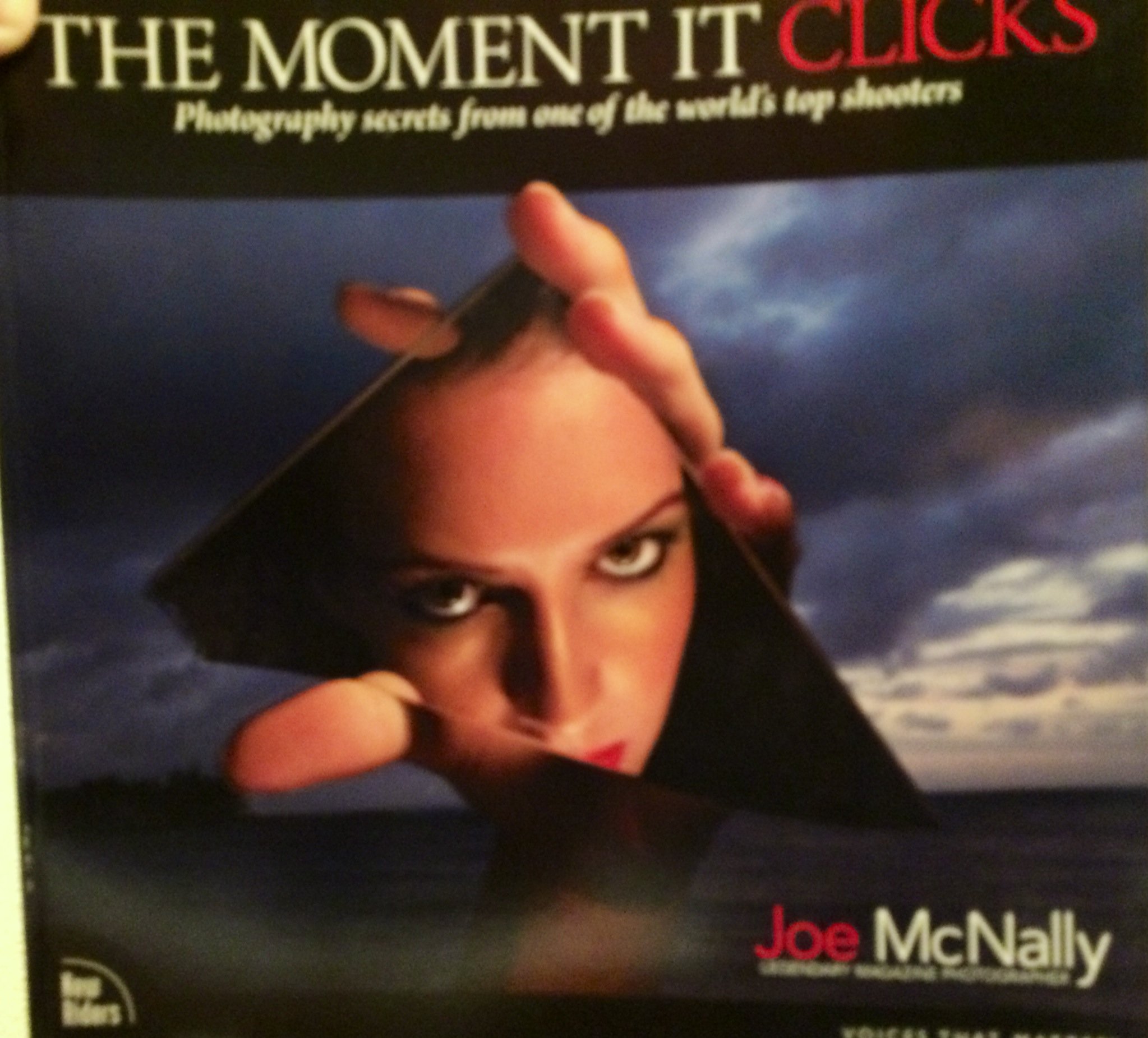 The Moment It Clicks: Photography Secrets from One of the World's Top Shooters - Learn Professional Techniques for Stunning Portraits, Landscapes & Events