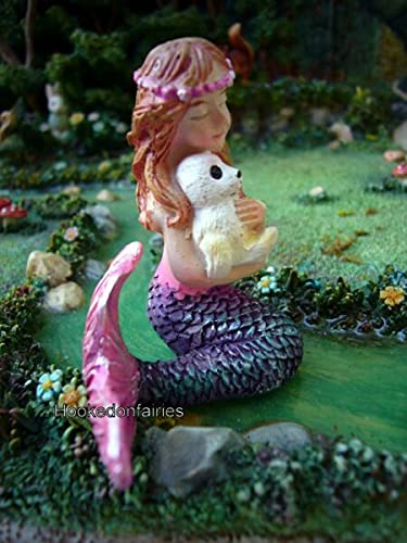 Miniature Mermaid Holding Seal Fairy Garden Statue - Whimsical Terrarium Decor for Garden, Patio, Deck, Porch & Dollhouse | Perfect for Fairy Gardens, Terrariums, and Outdoor Yard Art Decorations