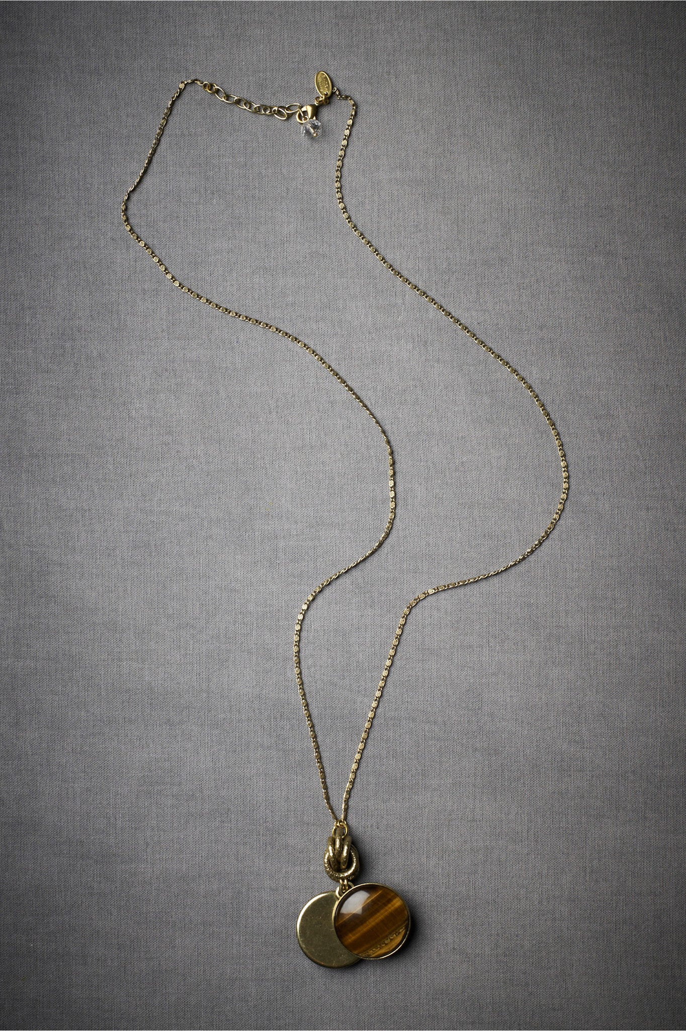 Elegant Paired Pendant Necklace Set - Perfect Matching Couple Jewelry for Anniversaries & Romantic Gifts