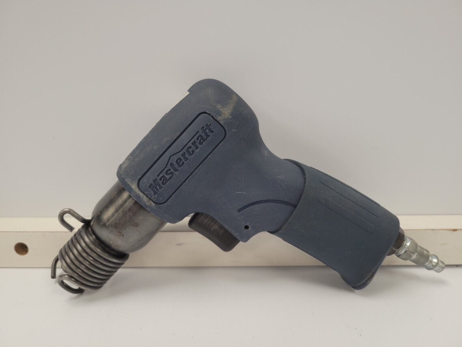 Mastercraft 58-8418-4 Professional Air Hammer Kit - Heavy Duty Pneumatic Hammer for Metalworking, Auto Repair & Construction - Perfect for Demolition, Chiseling & Riveting