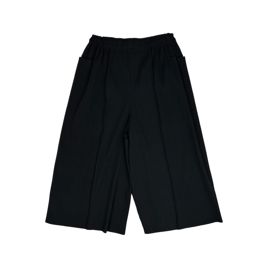 ISSEY MIYAKE ME Black Pleated Long Shorts for Women - Stylish & Comfortable Casual Wear for Summer, Travel, and Everyday Outfits