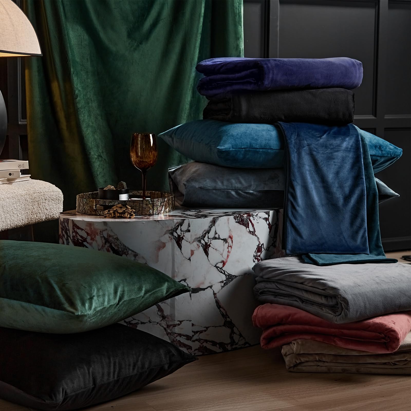 WARMDERN Emerald Green Velvet Duvet Cover Queen Size - Ultra Soft Luxury Flannel Bedding Set (3pc) with Zipper Closure - Modern Textured Crystal Velvet Comforter Cover for Cozy Bedroom Decor - Perfect for Master Bedroom, Guest Room & Winter Warmth