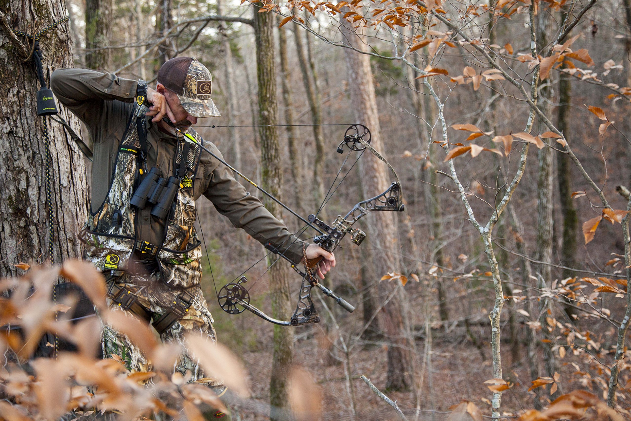 Hunter Safety System Pro-Series Lightweight Low Profile Safety Harness for Tree Stand Hunting - Comfortable Fall Protection Gear for Outdoor Enthusiasts