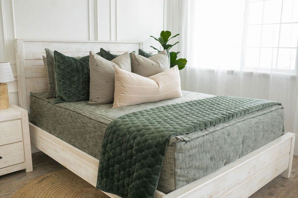 Premium Remington Luxe Soft Fleece Blanket - Ultra Cozy & Warm for Winter - Perfect for Bed, Couch, and Travel Use
