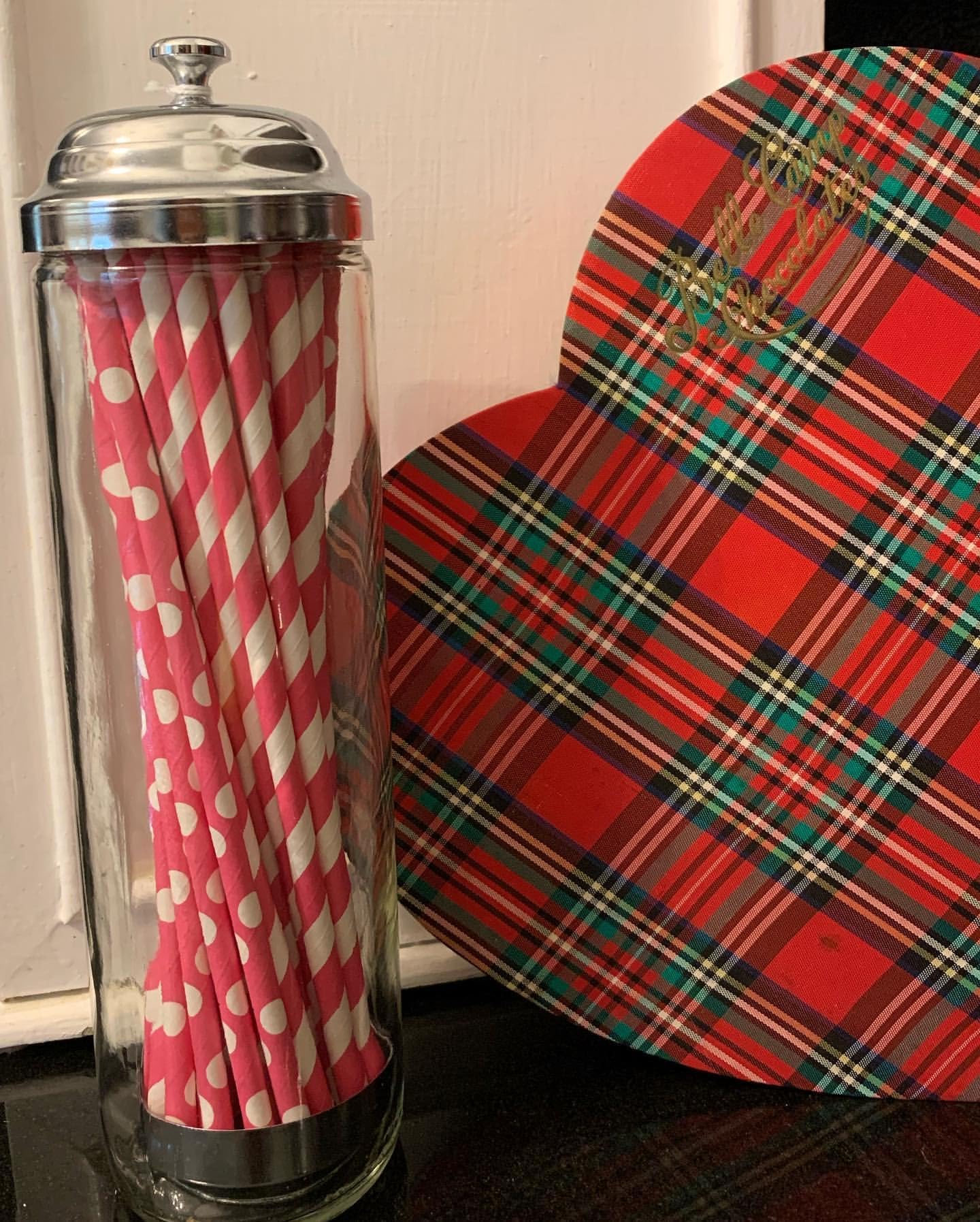 Straw Dispenser for Kitchen - Pop Up Straw Holder with 100 Plastic Straws Included - Perfect for Restaurants, Parties, and Home Use