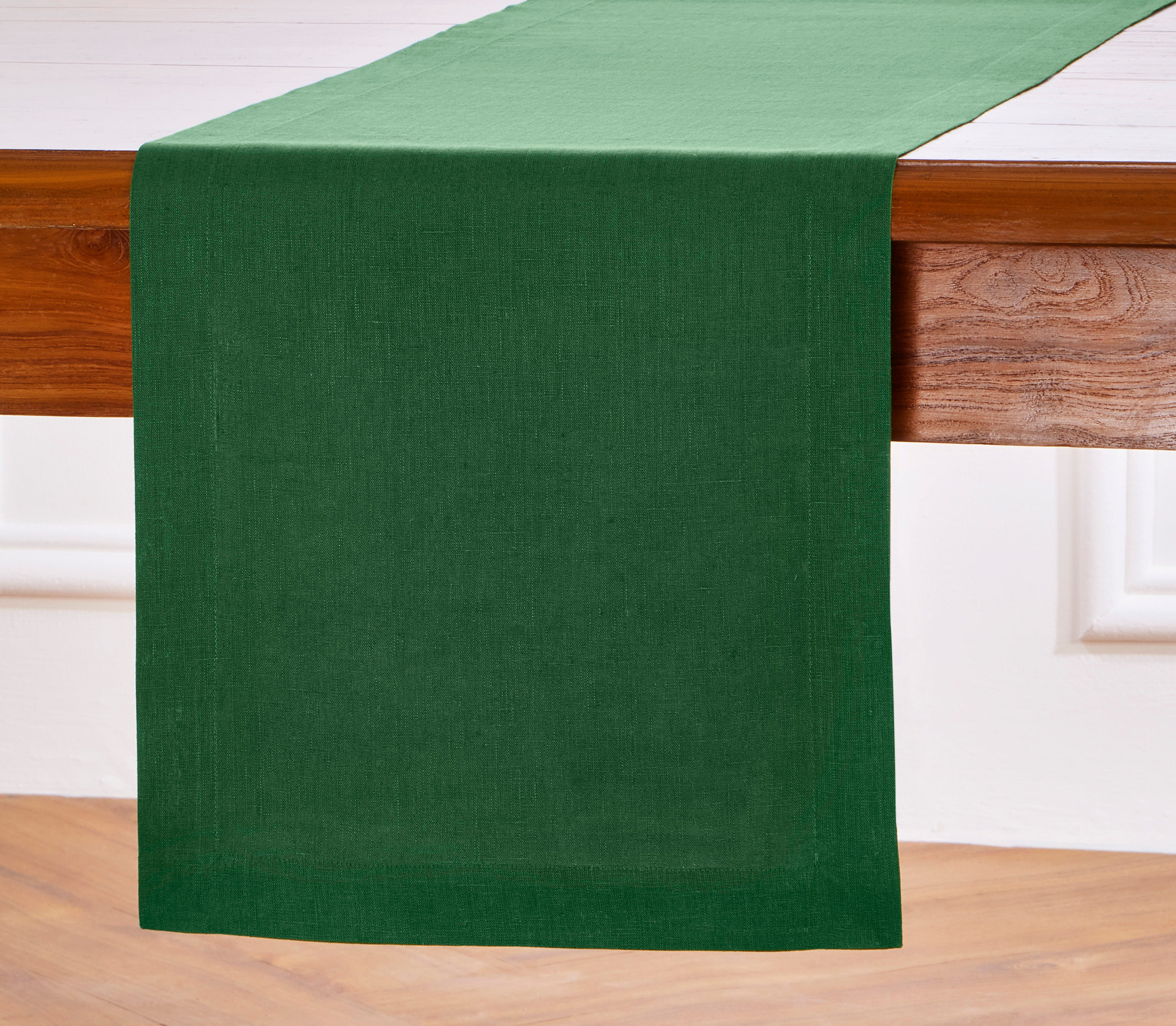 Elegant Fete Table Runner for Weddings, Parties & Events - Premium Decorative Dining Table Cover for Home & Restaurant Decor
