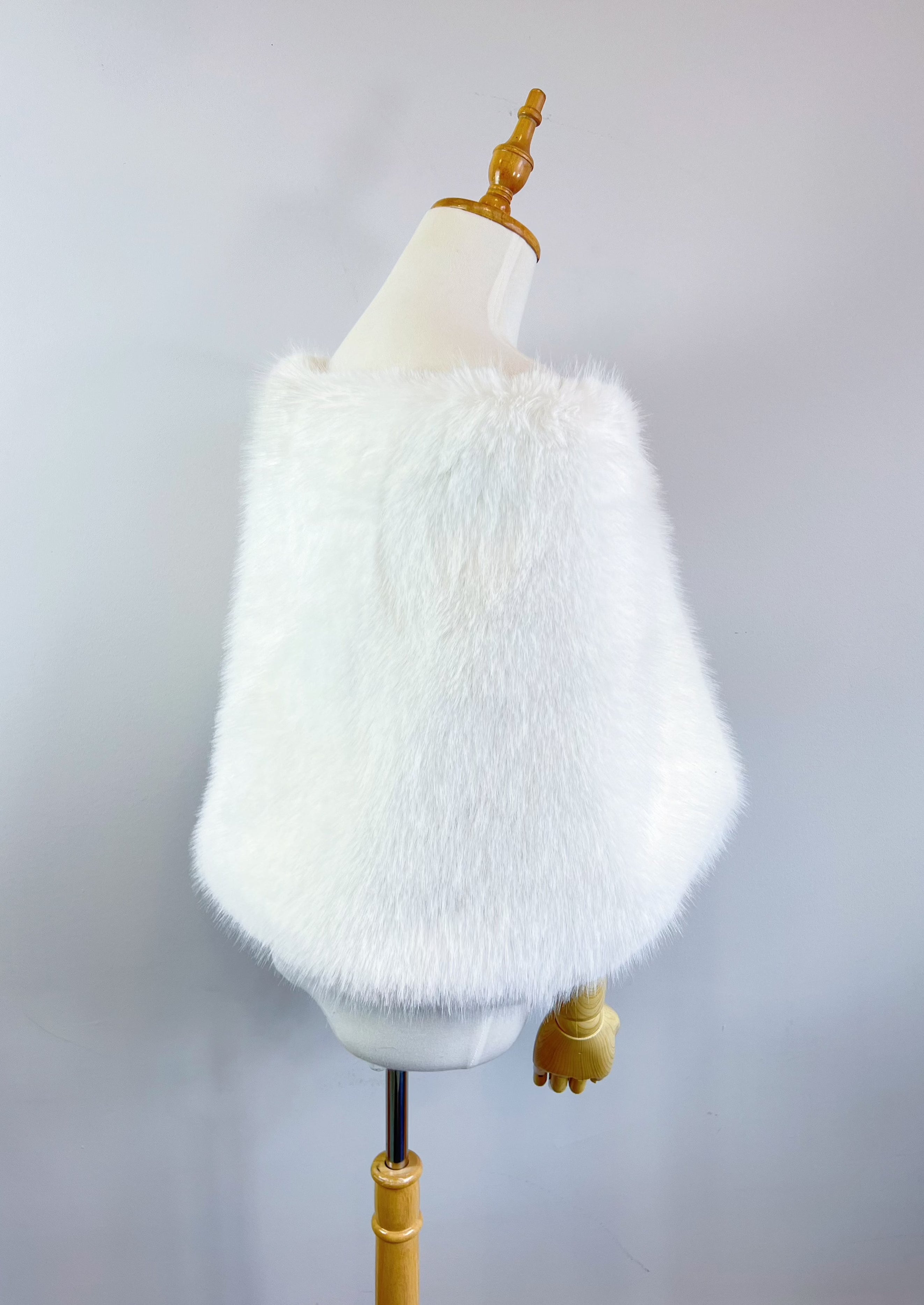 Ivory Bridal Fur Shawl - Butterfly Ivy07 Design for Weddings, Prom & Formal Events - Elegant Winter Wedding Accessory for Brides & Bridesmaids