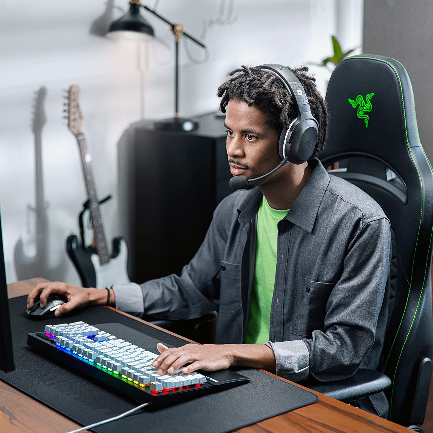 Razer BlackWidow V3 Mechanical Gaming Keyboard - Green Switch (Clicky) with Doubleshot ABS Keycaps, Media Controls & Wrist Rest | US Layout | Perfect for Roblox, Fortnite & Esports Gaming