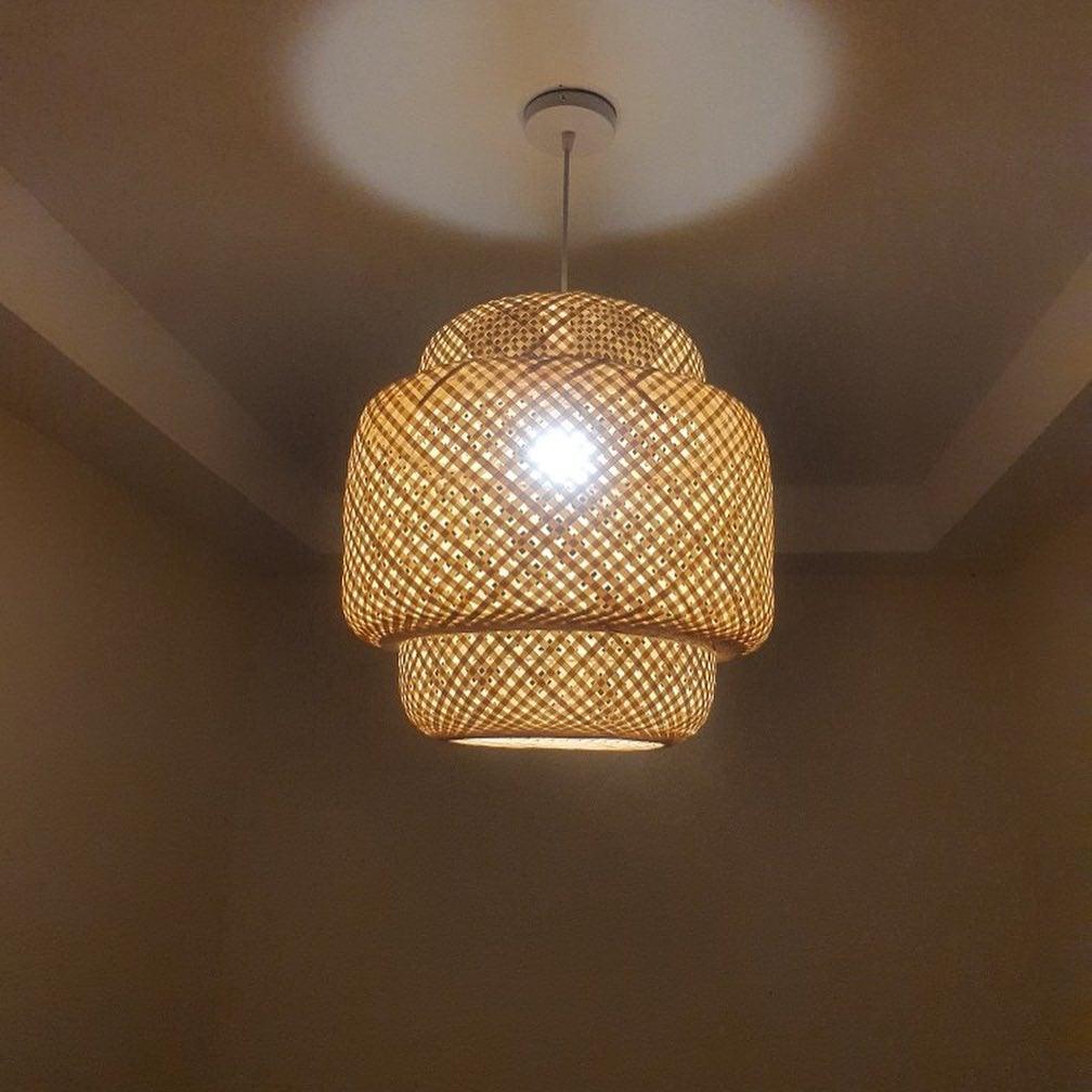 Modern Bamboo Pendant Light Fixture - Handwoven Natural Rattan Hanging Lamp for Kitchen Island, Dining Room & Bedroom Decor - Eco-Friendly Lighting Solution