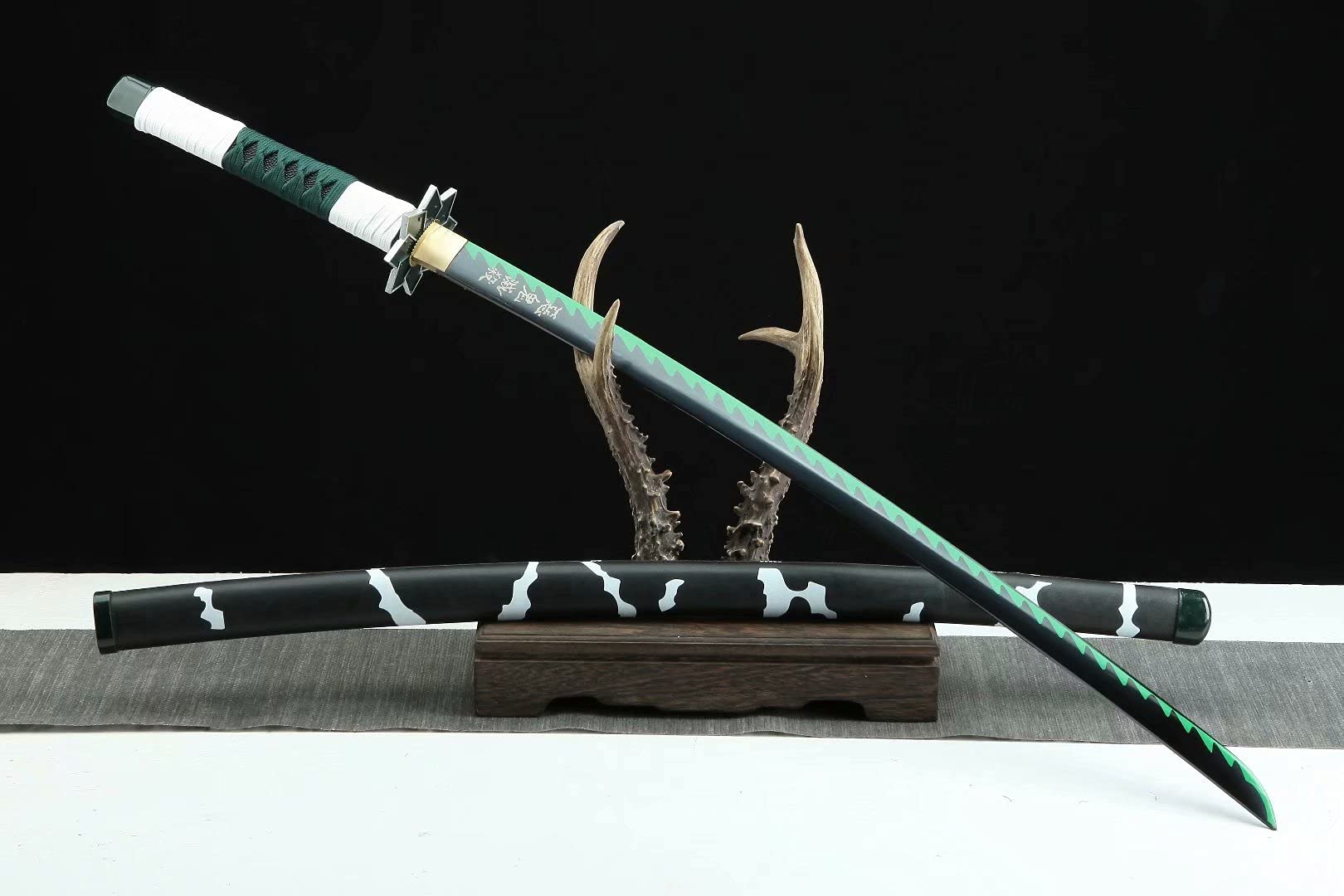 Demon Slayer Sword - Kimetsu no Yaiba Tanjiro Kamado & Shinobu Kochou Cosplay Replica - Carbon Steel Anime Prop for Halloween, Cosplay, and Collectors - Perfect for Anime Fans and Gift Giving