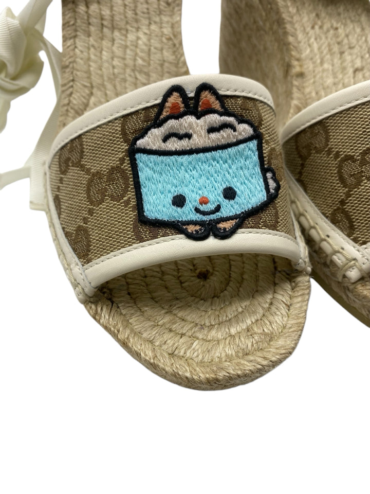 Gucci Women's Tan Espadrille Shoes Size 39 (US 9) with Embroidered Patch - Perfect for Summer Outfits & Beach Vacations
